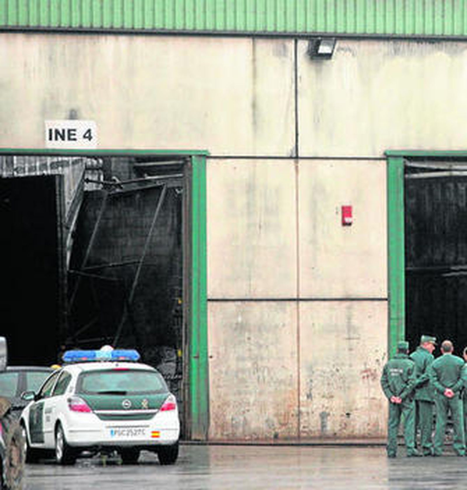 Imagen de los daños en la techumbre de la nave, ayer.