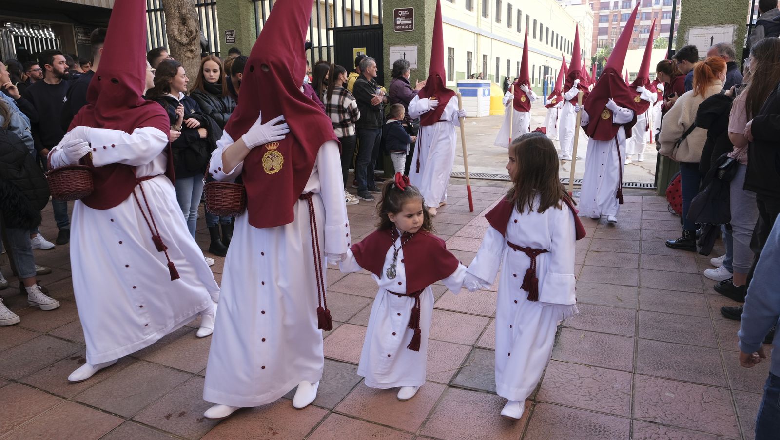 Fotogalería de la procesión de Coronación. Semana Santa Almería 2022.