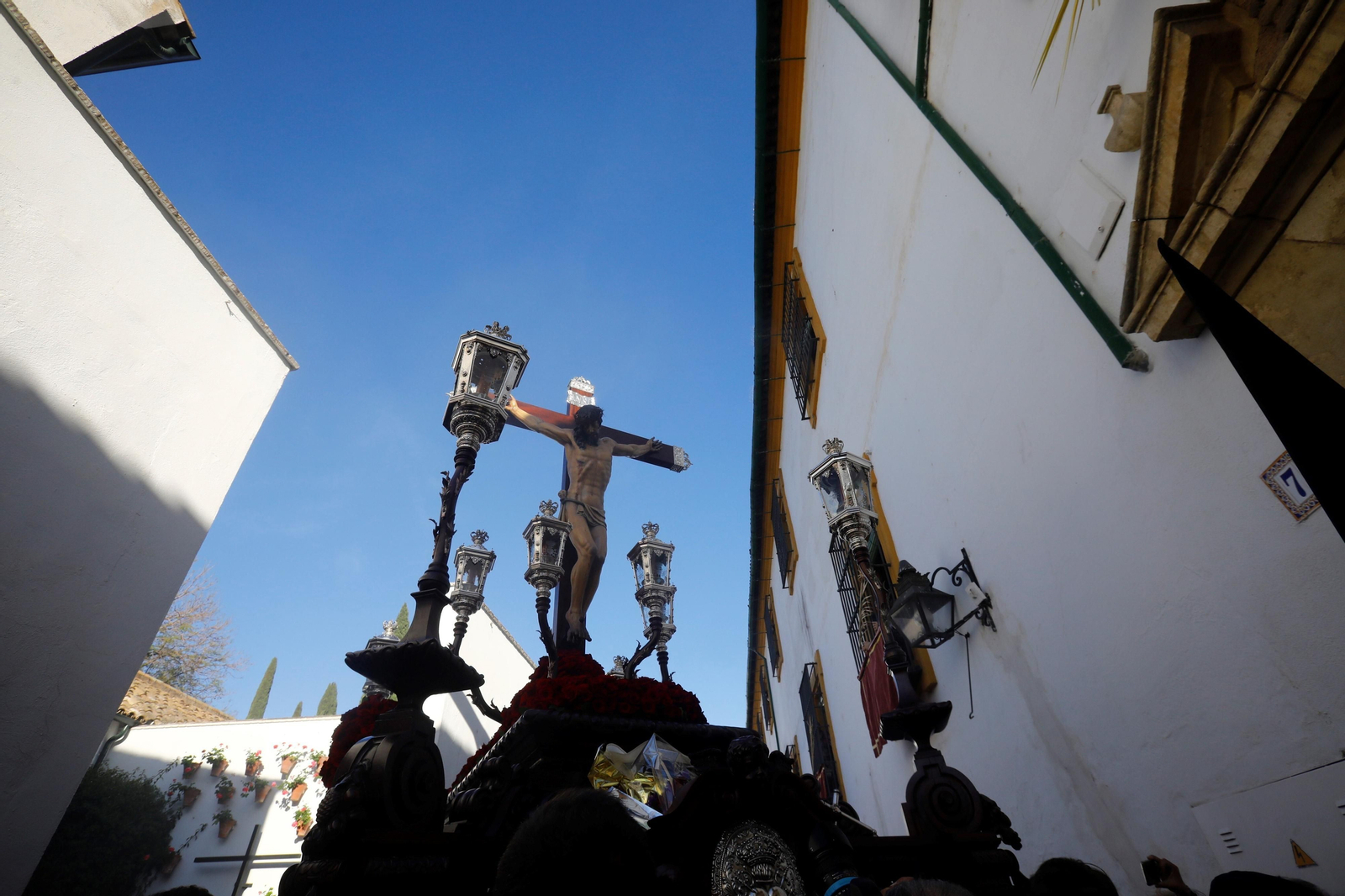 Viernes Santo en Córdoba: la procesión de los Dolores, en imágenes