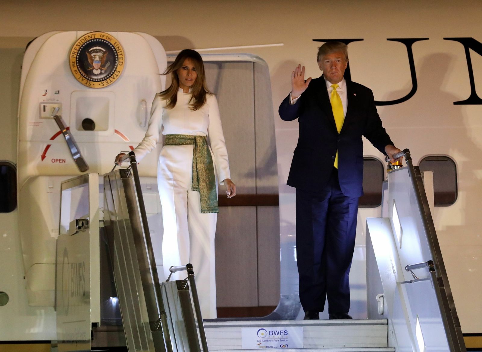 Donald Trump y su mujer, Melania, a su llegada a Nueva Delhi.