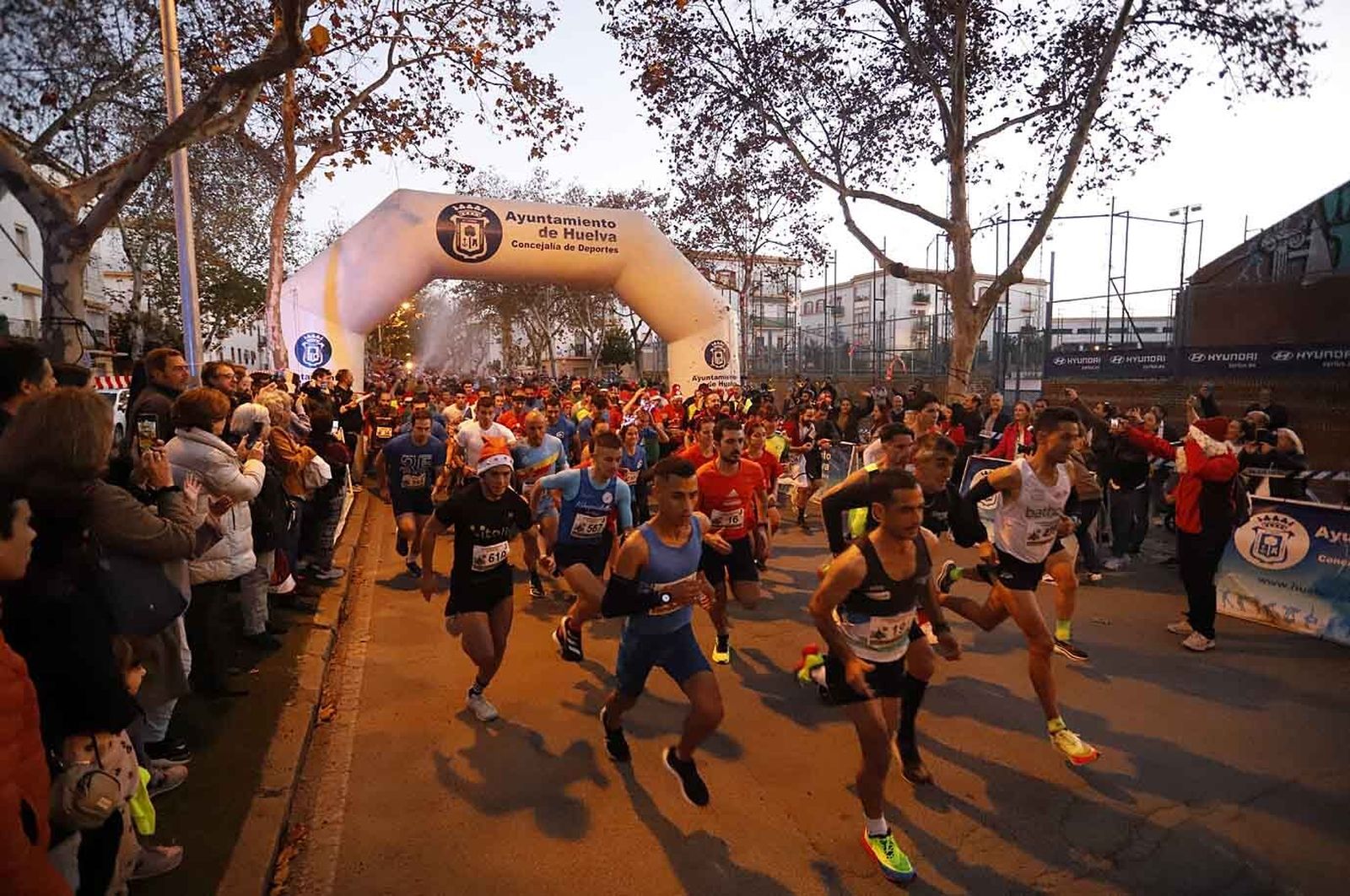 Imágenes de la carrera de San Silvestre en Huelva