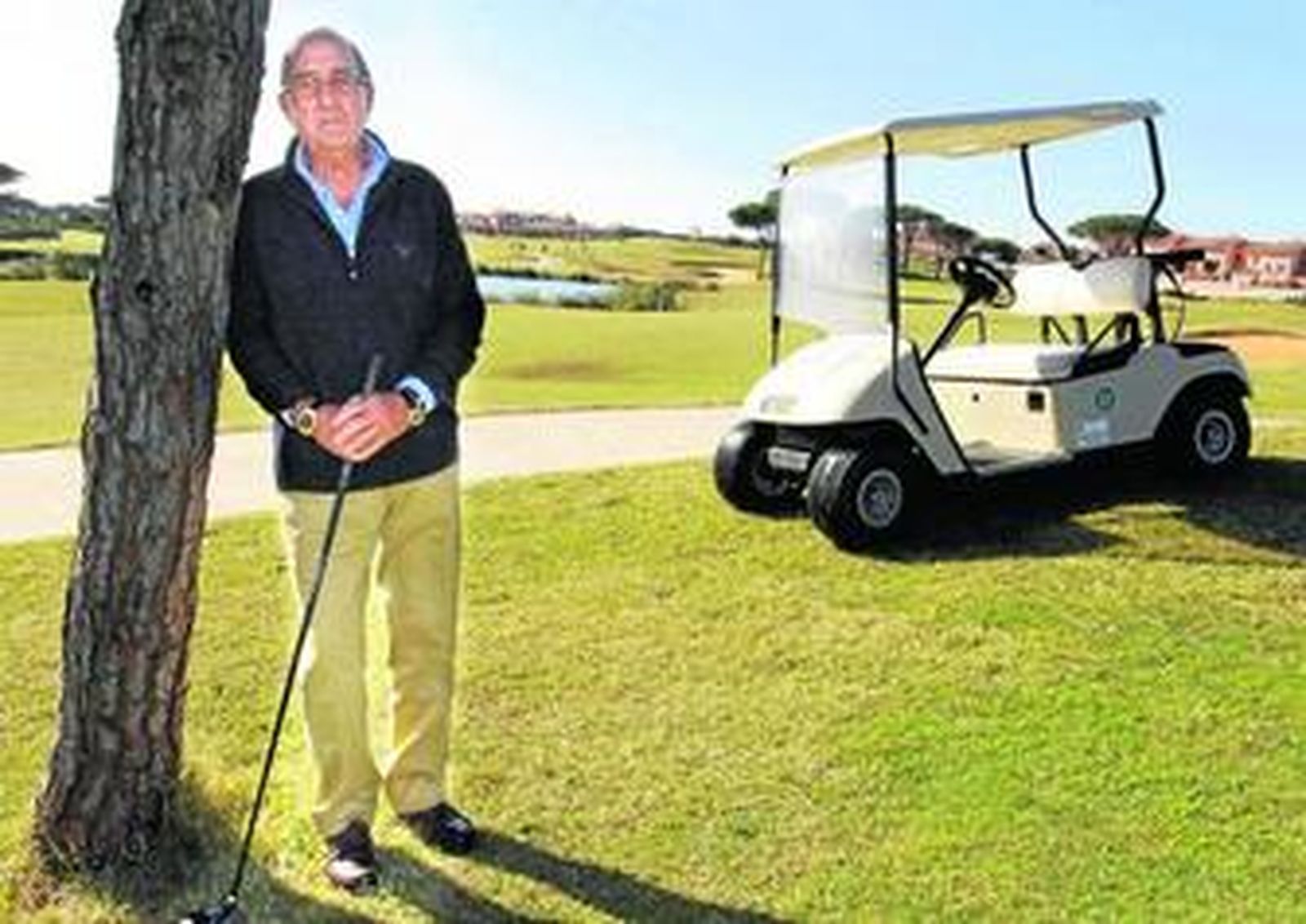 El empresario Joaquín Garat, en el campo de golf Lomas de Sancti Petri.