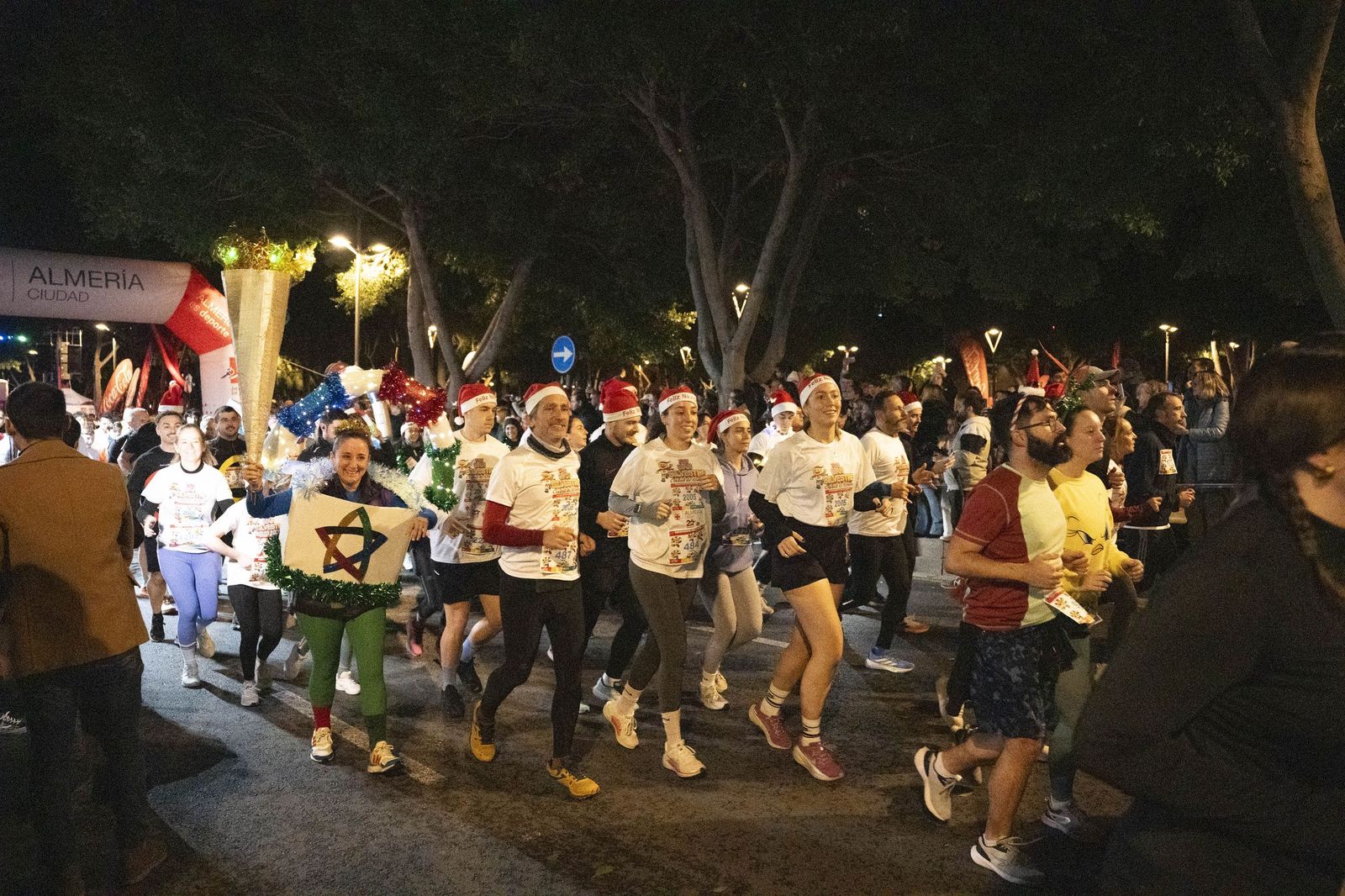 Almería corre y celebra su memoria olímpica en una San Silvestre de récord
