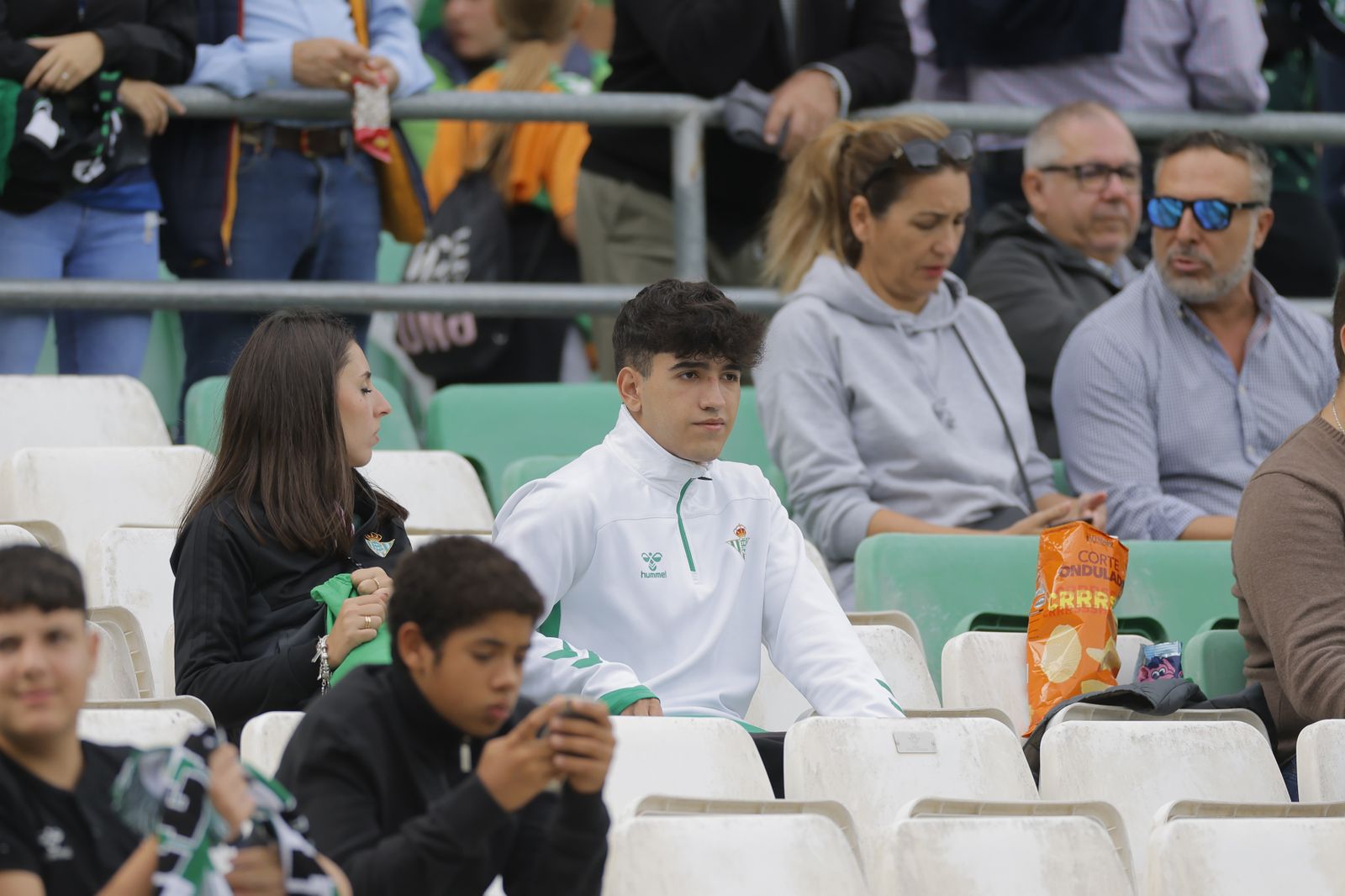 Búscate en las fotos del Betis-Osasuna