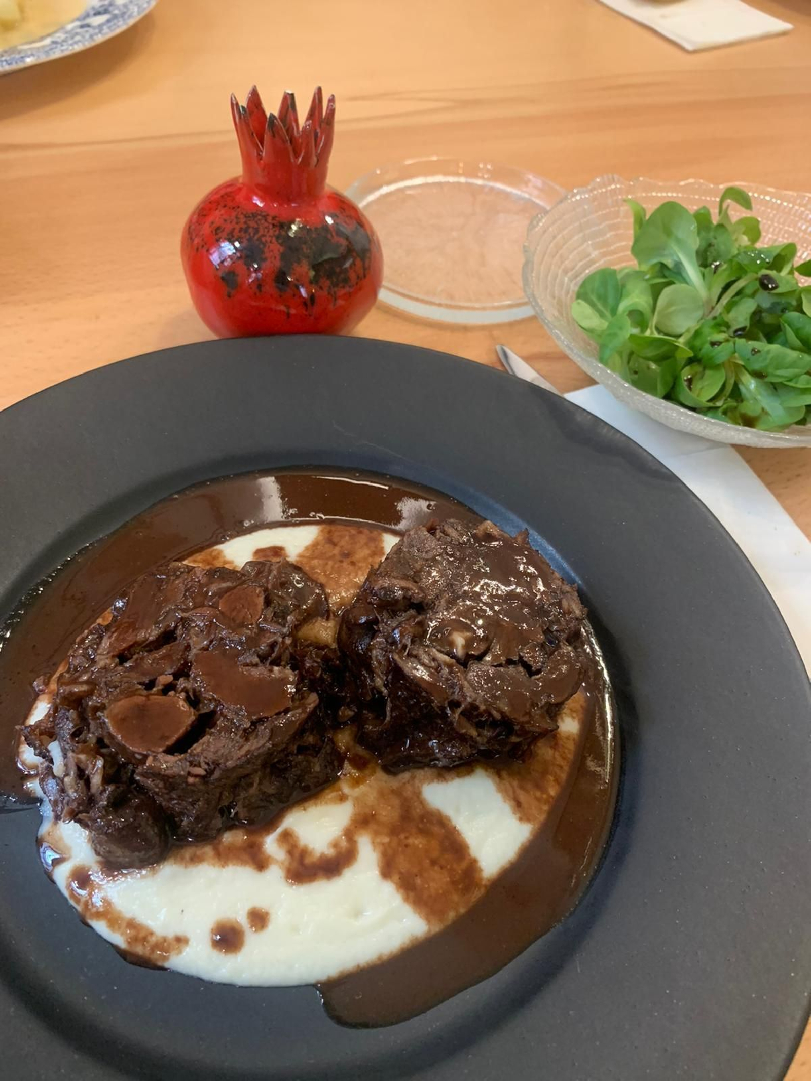 El rabo de toro con chocolate y apionabo