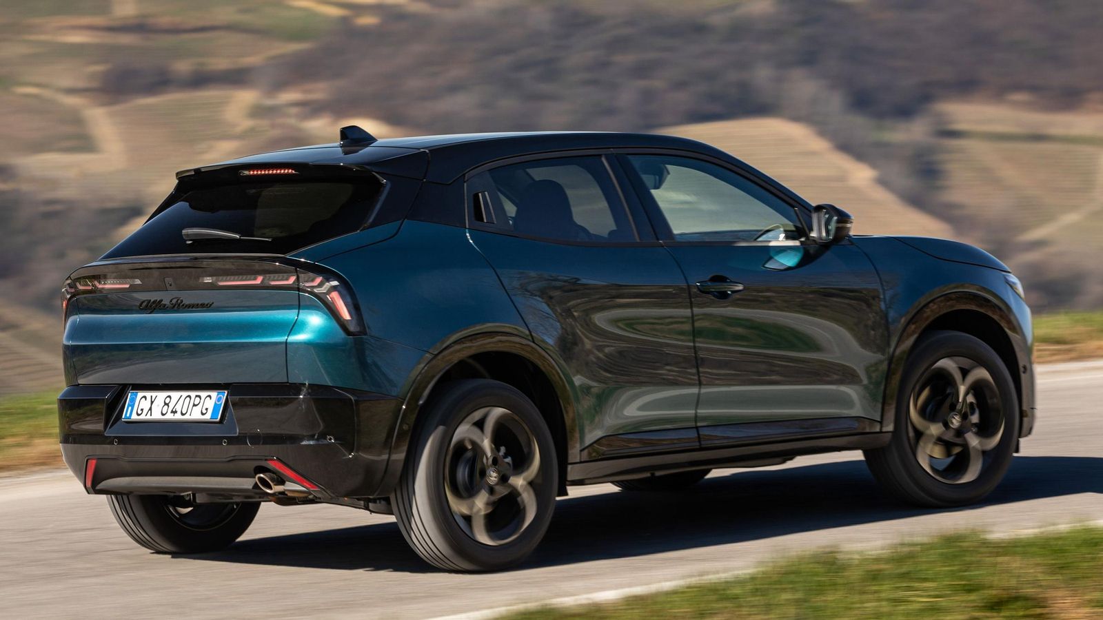 La Ibrida Q4 ofrece el recurso de la tracción total en un segmento en el que sólo se encuentra ligado a la etiqueta Eco en media docena más de modelos. La Ibrida Q4 ofrece el recurso de la tracción total en un segmento en el que sólo se encuentra ligado a la etiqueta Eco en media docena más de modelos.