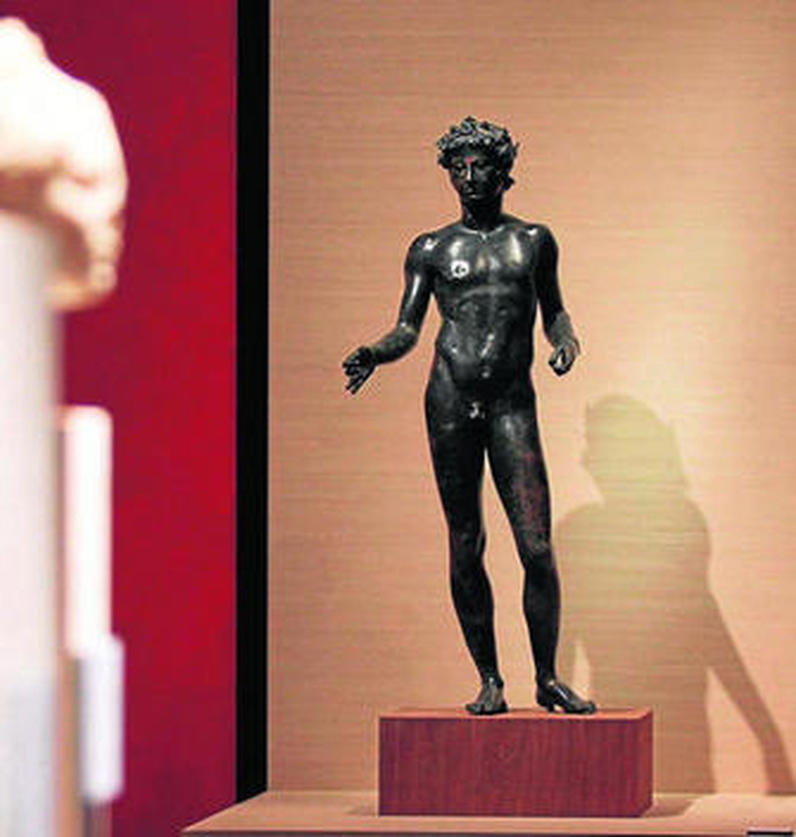 El 'Efebo' de Antequera expuesto en el Palacio Episcopal.