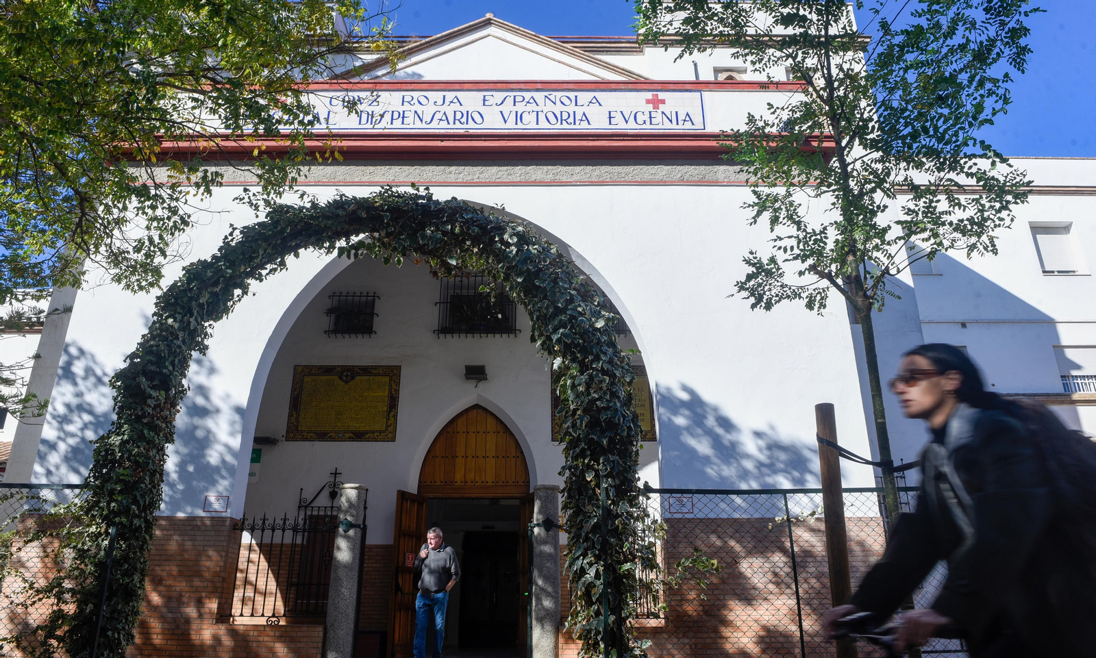 Reportaje sobre los 100 años que ha cumplido el Hospital de Cruz Roja