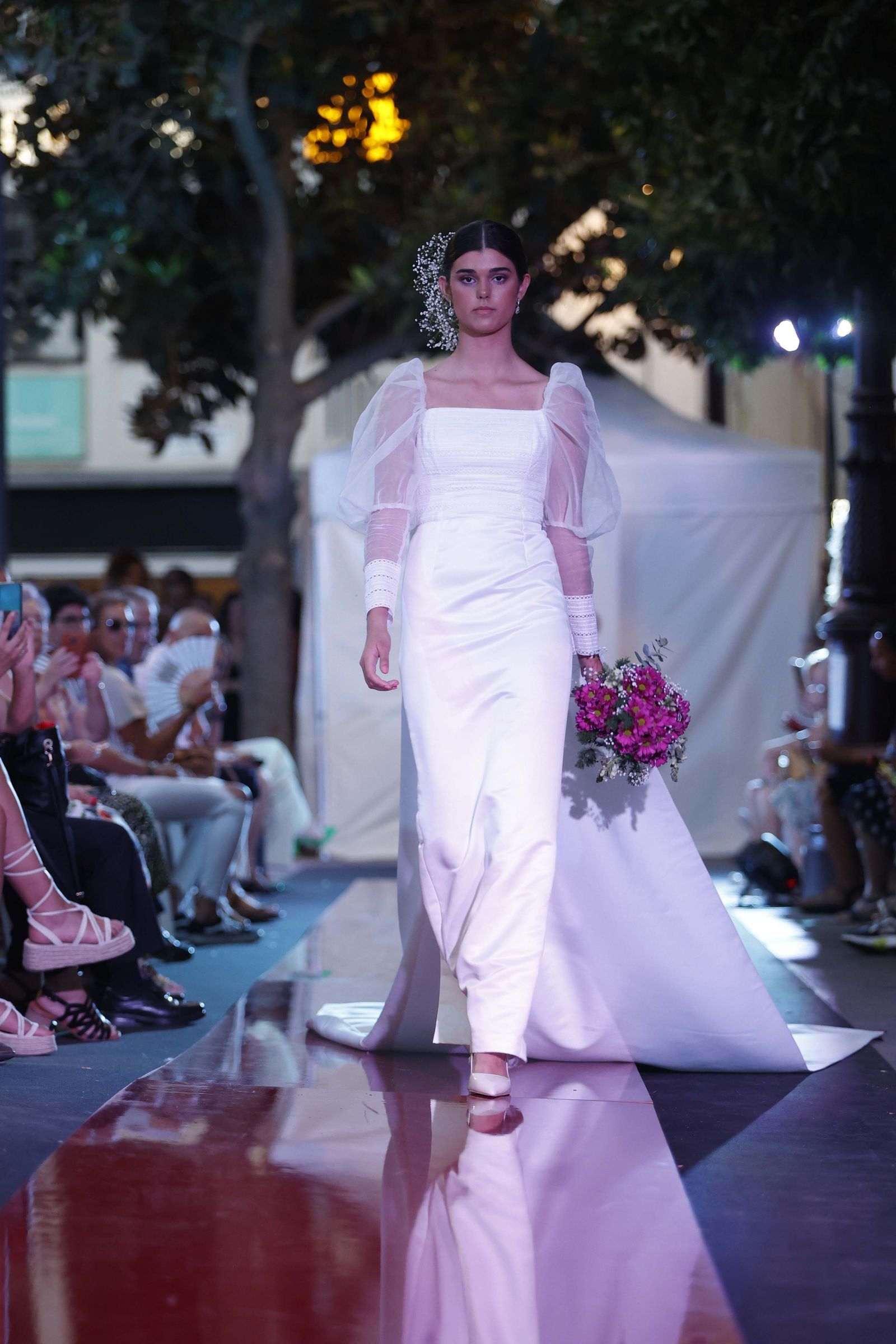 Las imágenes del Desfile de Jóvenes Diseñadores en la Plaza de la Magdalena