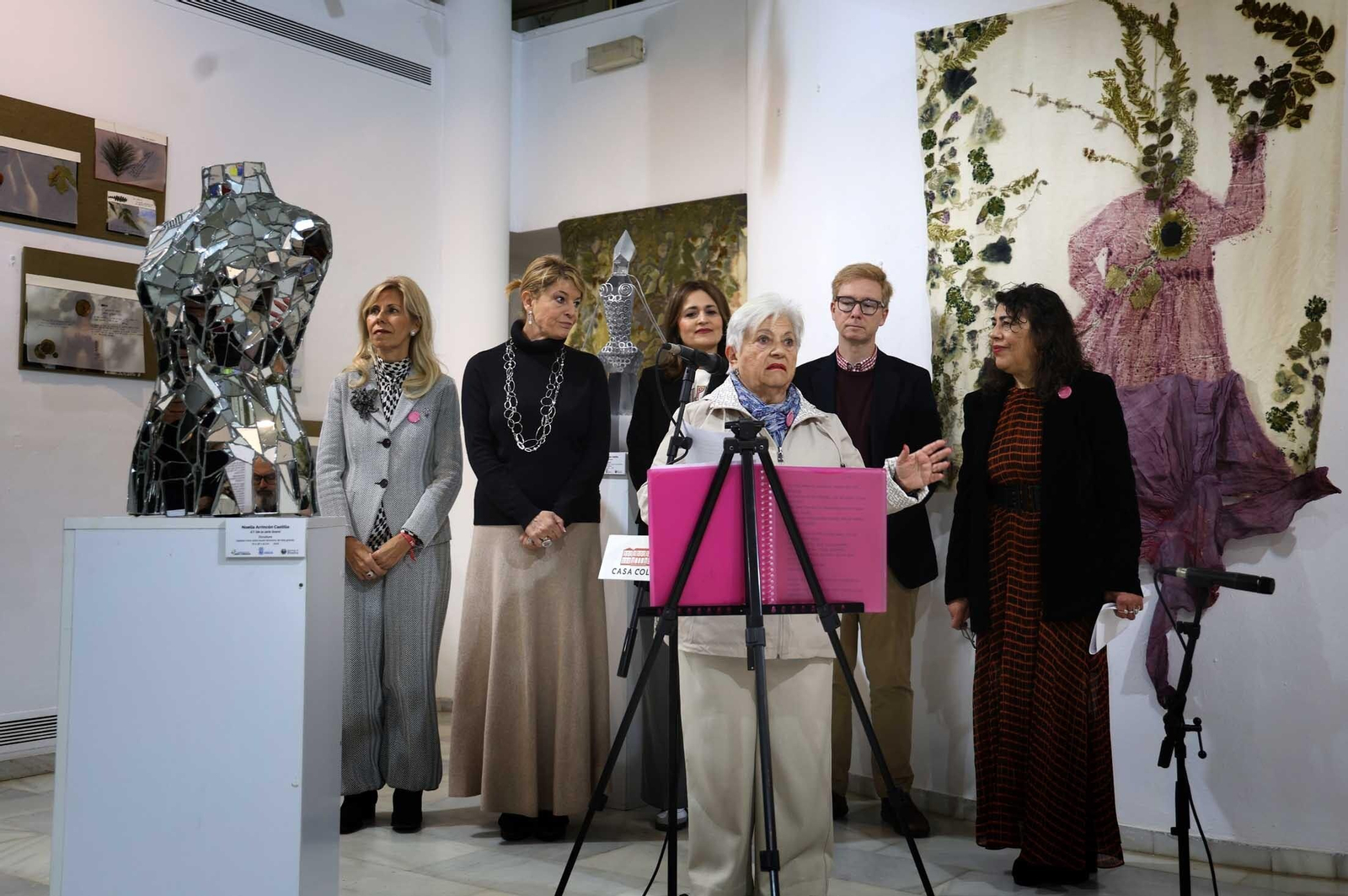 Imágenes del acto de clausura de la exposición "Bajo un mismo latido", en la Casa Colón de Huelva