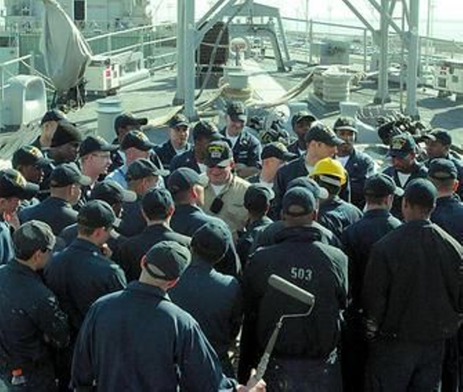 Parte del contingente que componen nada menos que 400 hombres.