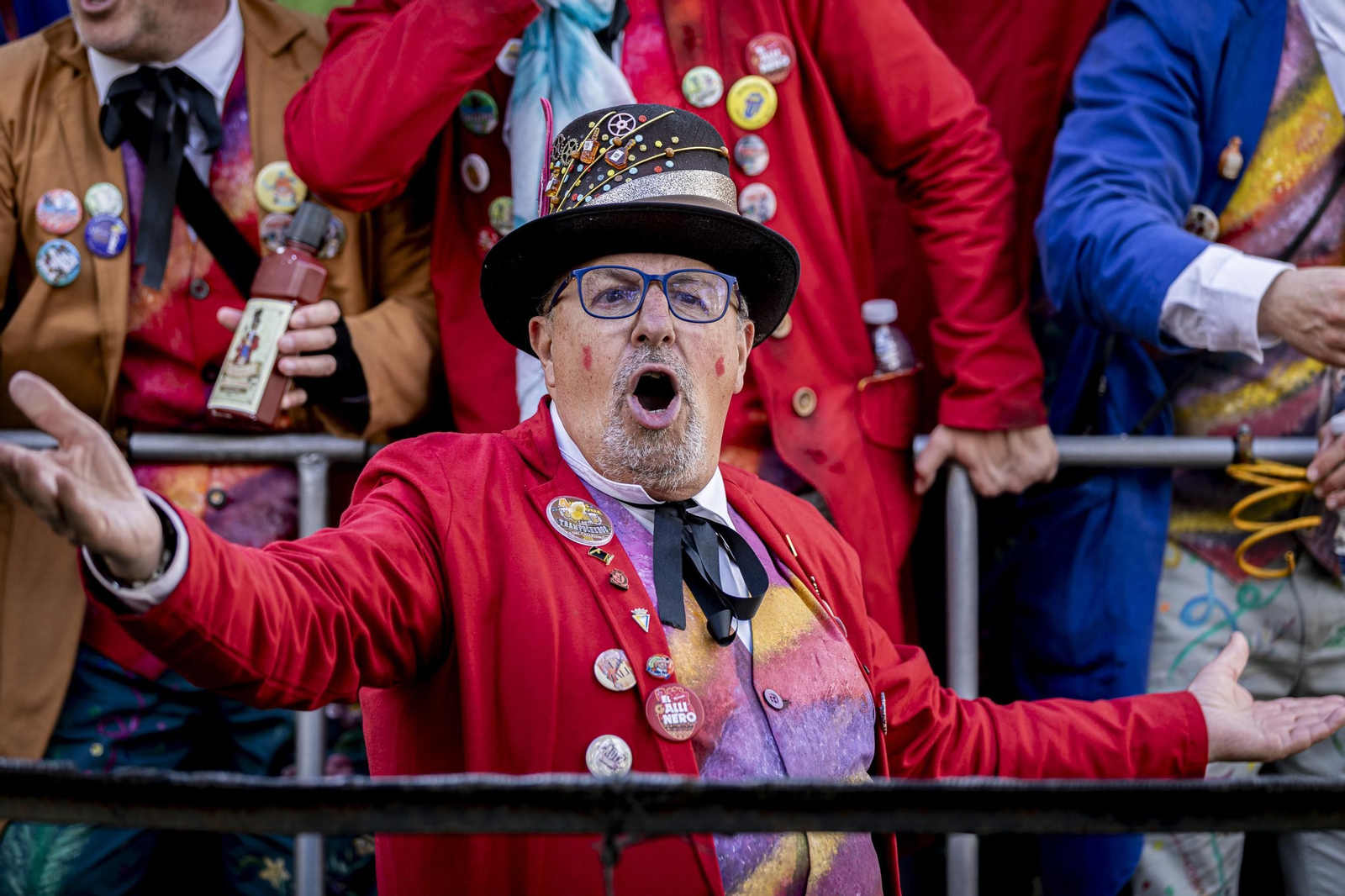 Las imágenes del segundo sábado de Carnaval de Cádiz 2025: Carrusel de coros bajo la lluvia