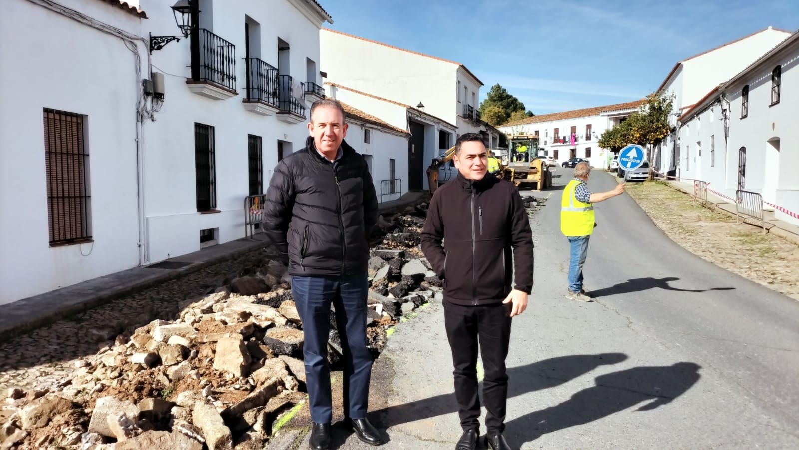 Visita del alcalde a las obras en la antigua travesía, calle del Castaño