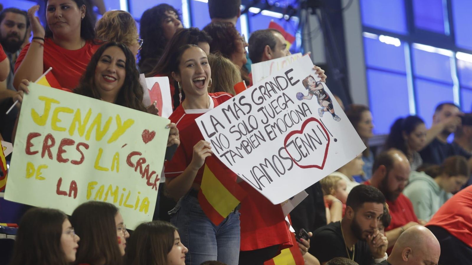 La alegría de las aficionadas en la grada del Juan Carlos Mateo