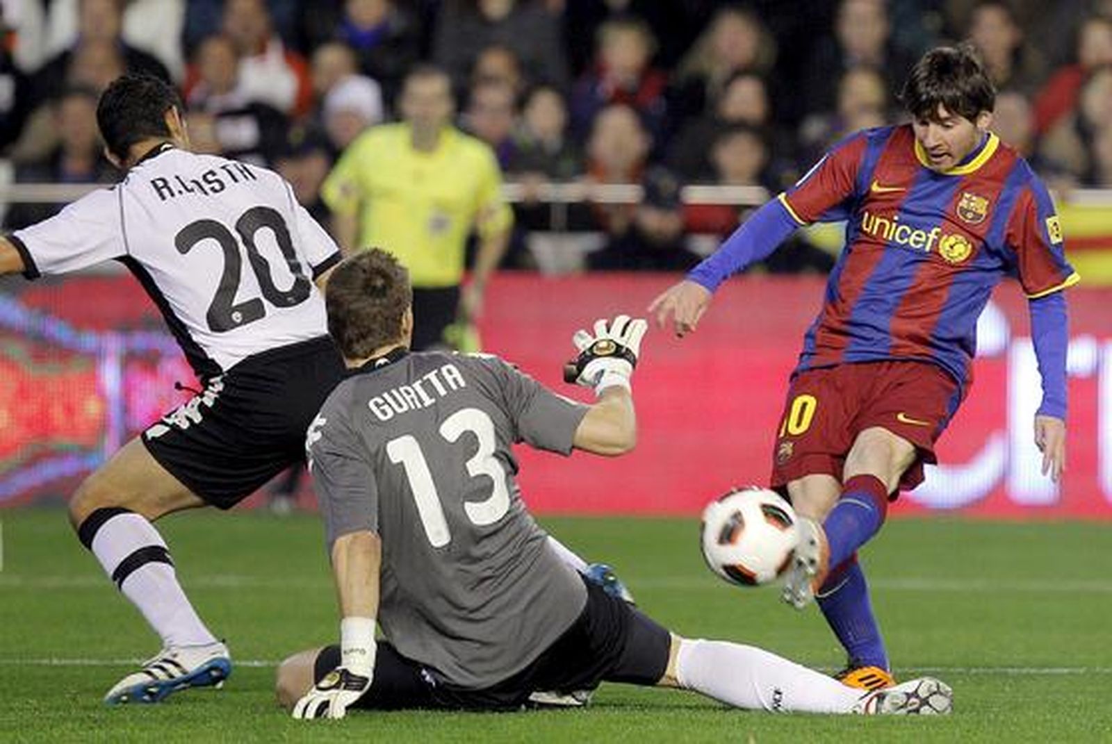 El Barcelona consigue una trabajada victoria en Mestalla.

Foto: AFP/ Reuters