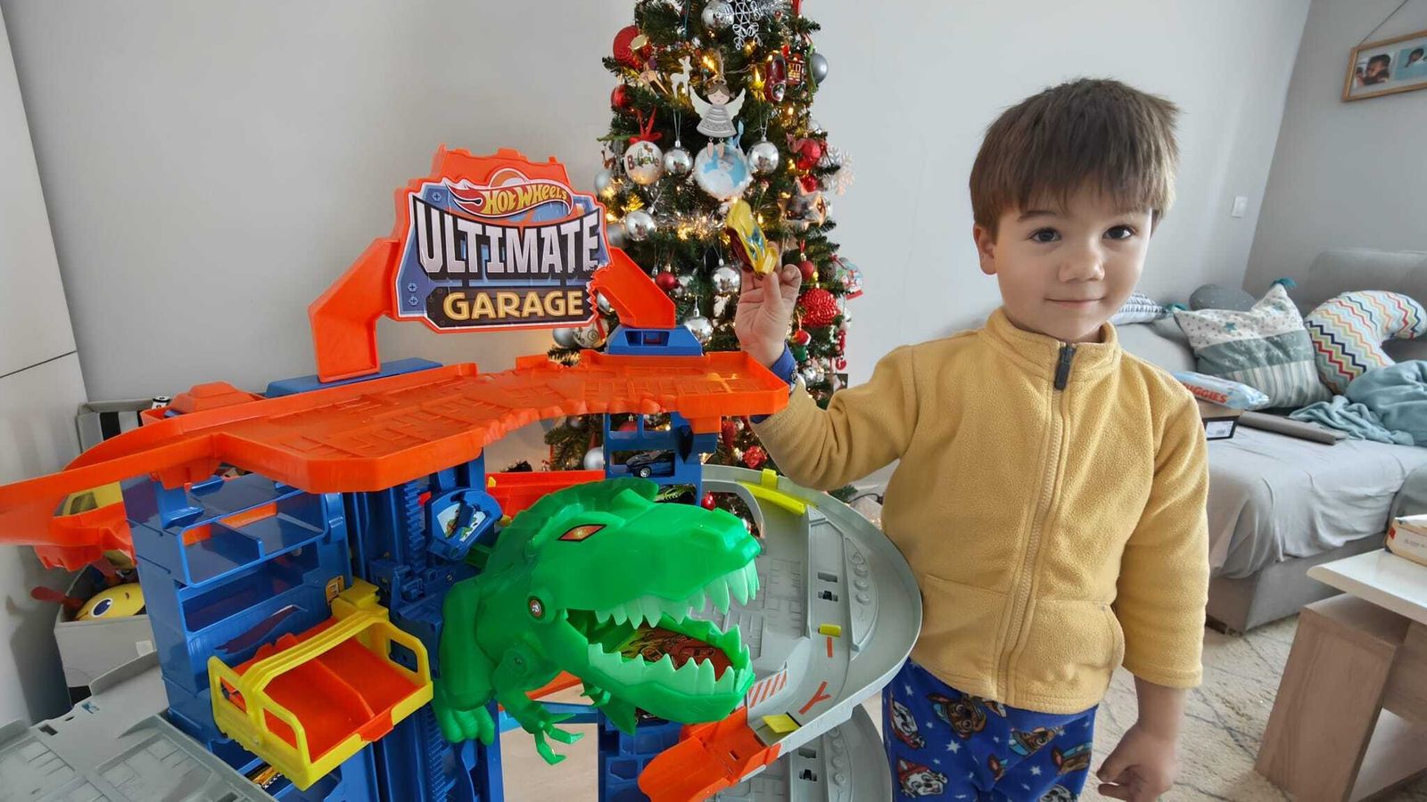 Imágenes de la mañana de ilusión en los hogares de Huelva