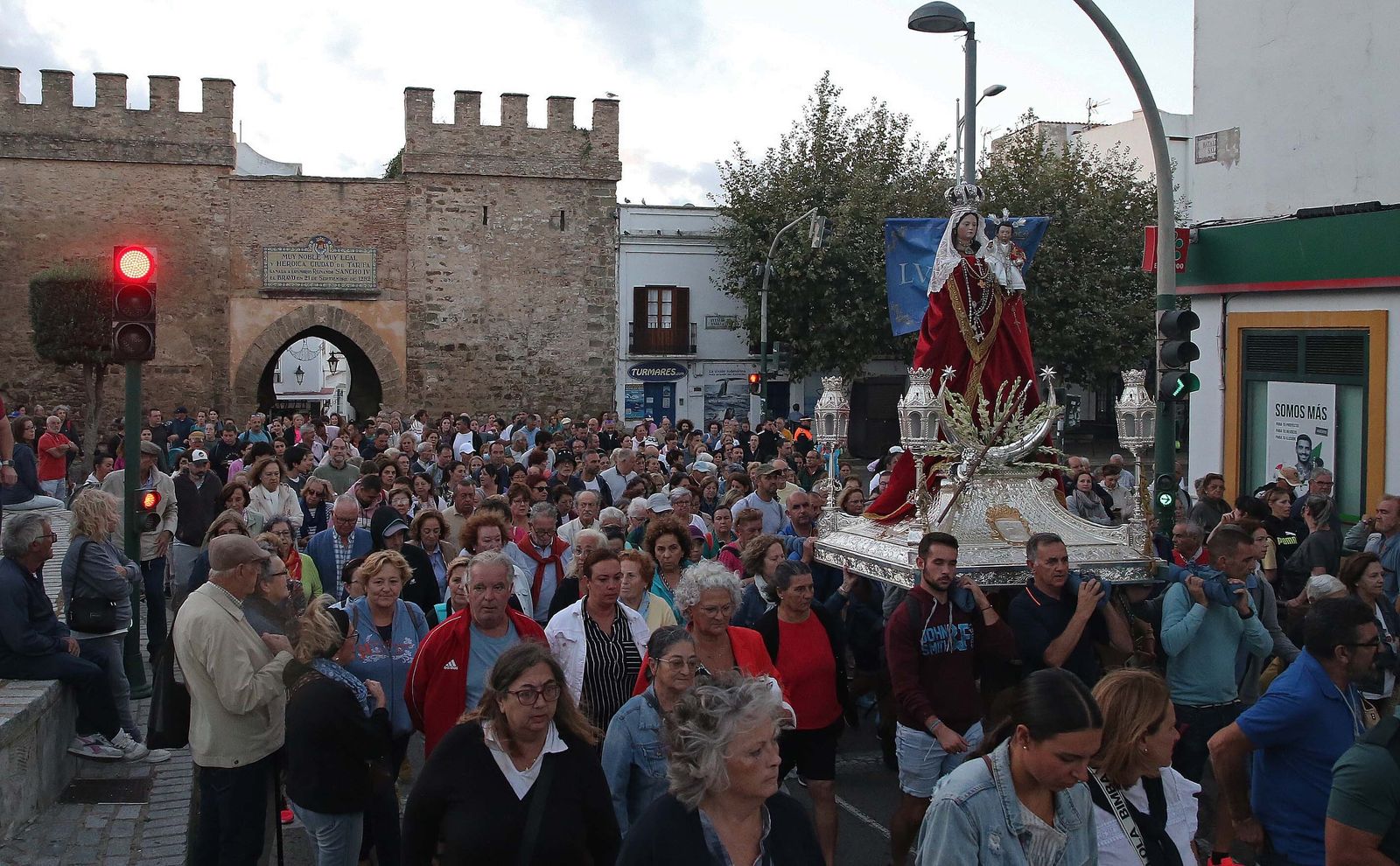 El regreso a su templo de la Virgen de la Luz de Tarifa, en imágenes