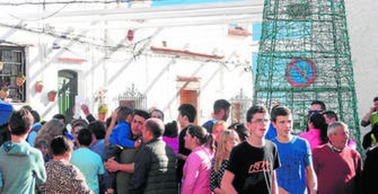 Los vecinos de Laujar de Andarax y las localidades cercanas llenaban ayer las calles del municipio.