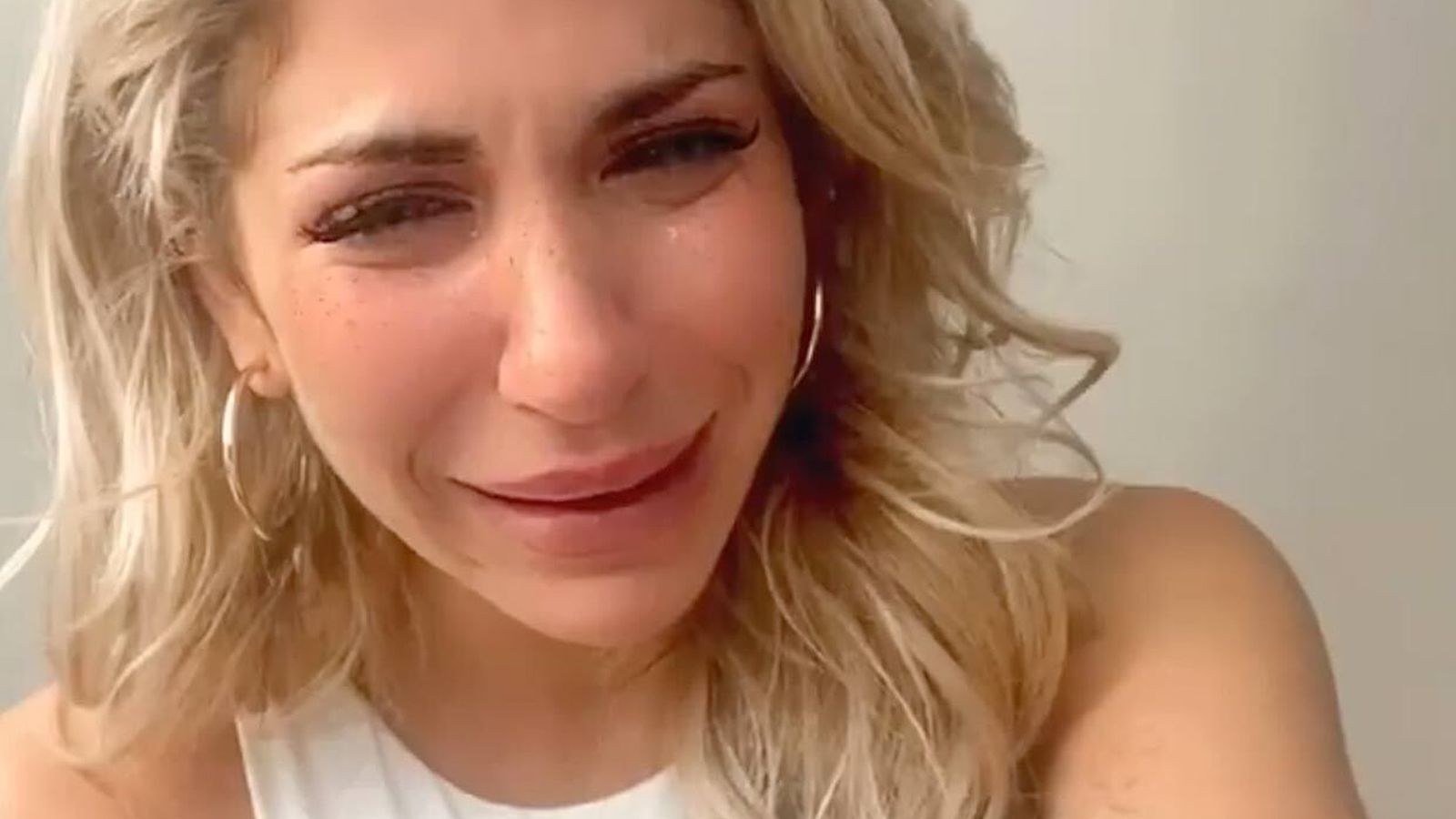 Mar Torres, llorando a lágrima viva, en un momento de su último vídeo.