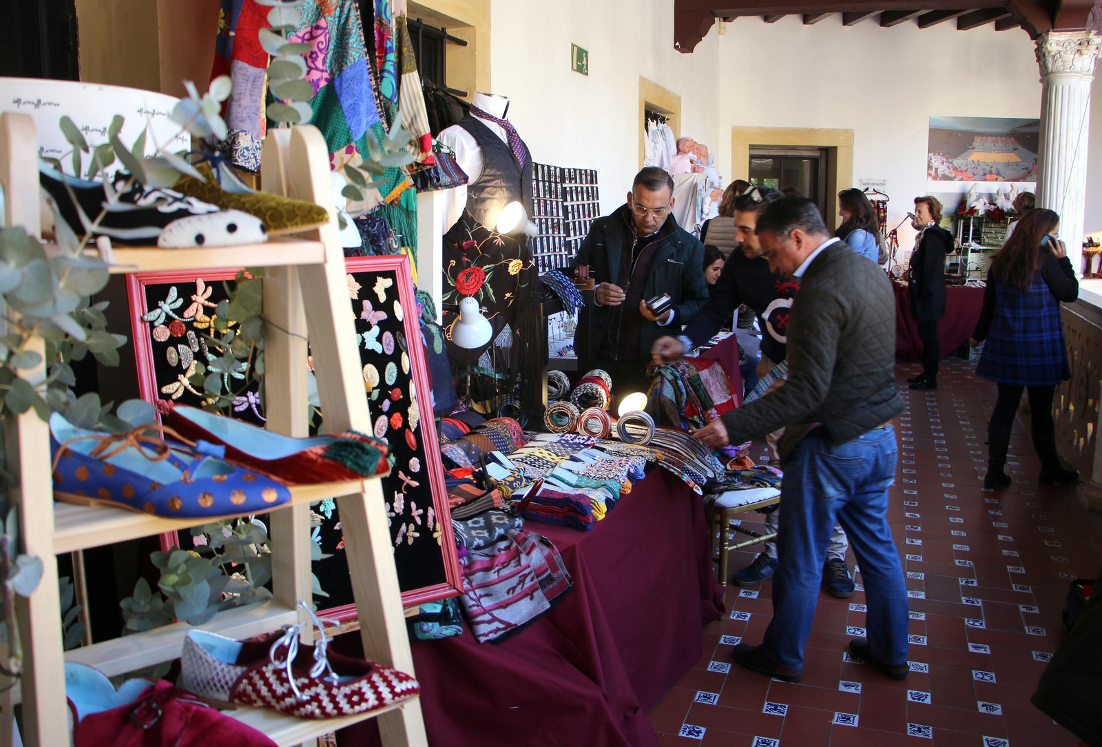 En el Mercado de Navidad se podrán adquirir productos gastronómicos exclusivos, y de otros ámbitos como la moda, los complementos, la joyería, o la decoración, con el fin de colaborar con la labor social de la asociación.
