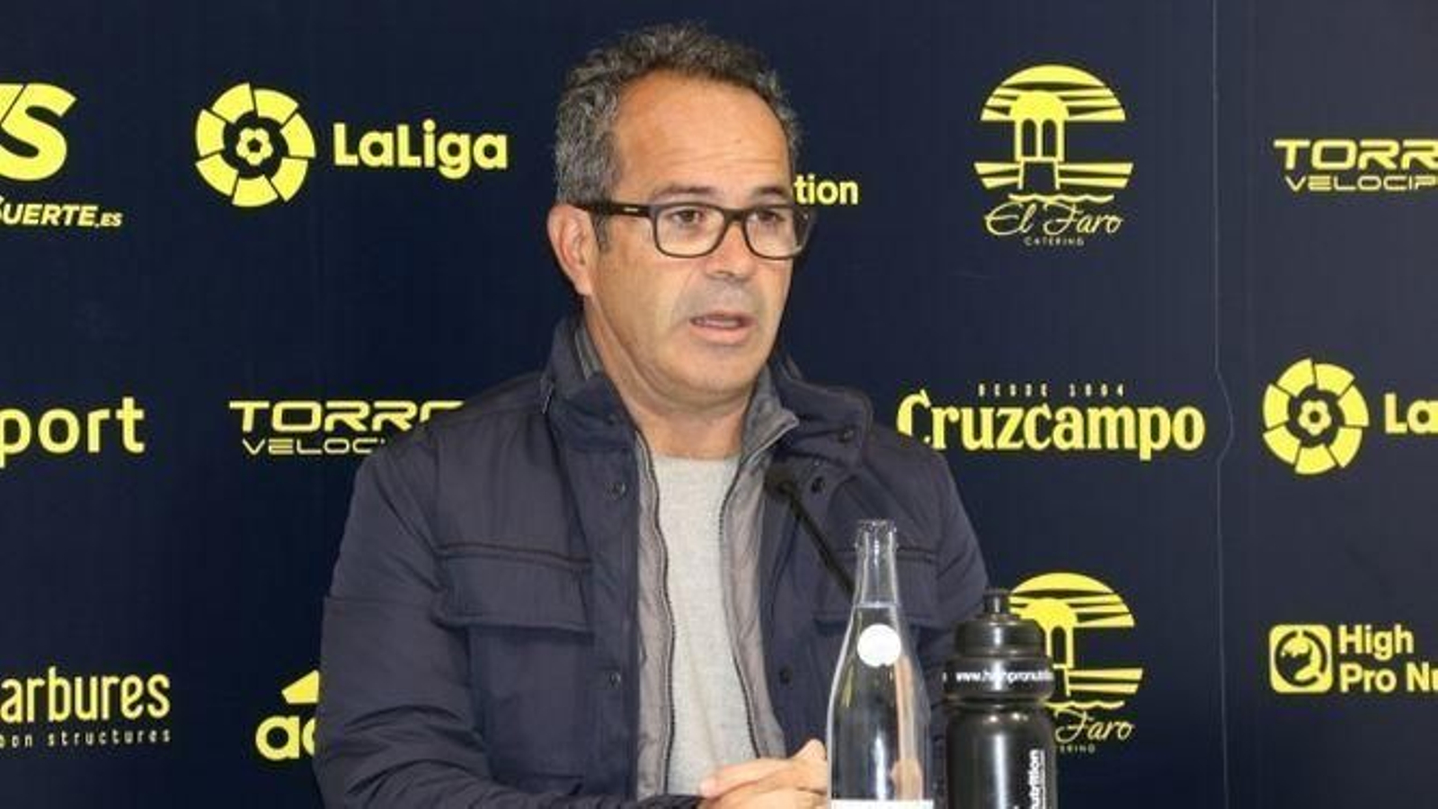 El entrenador del Cádiz,  Álvaro Cervera.