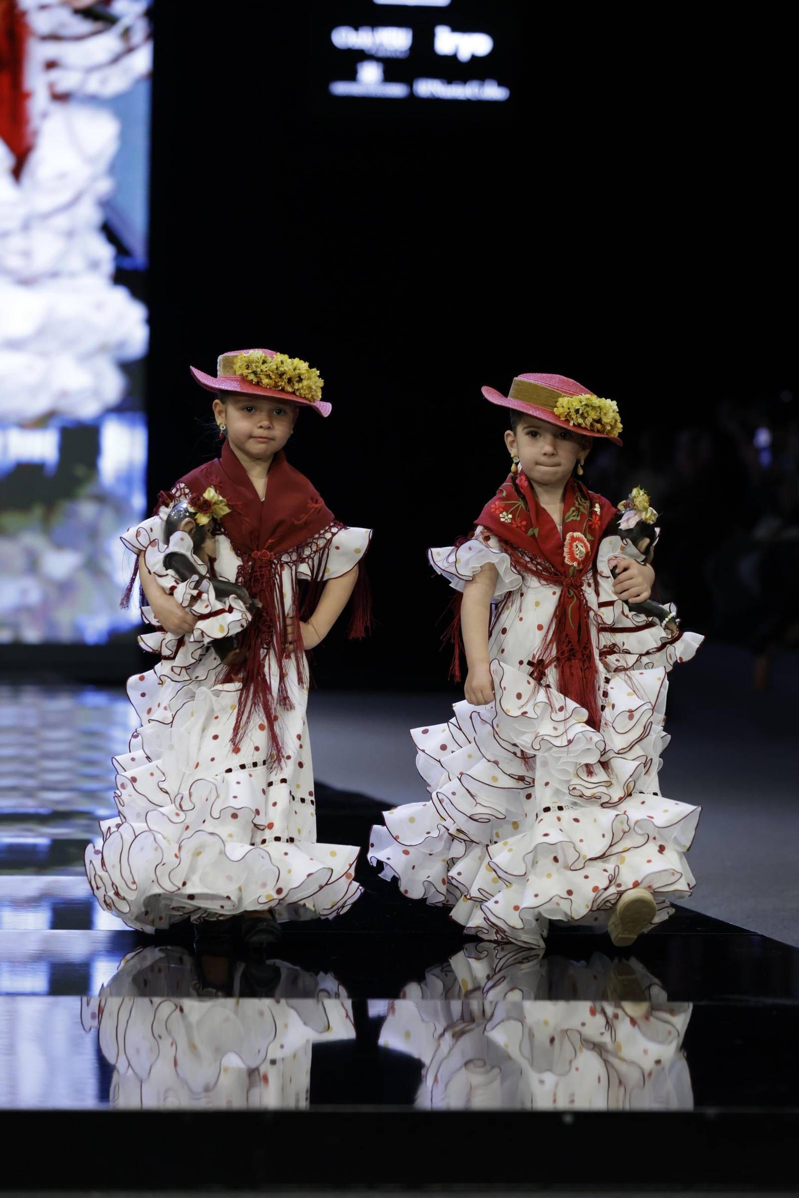 Desfile de Hermanas Serrano en SIMOF 2025, todas las fotos