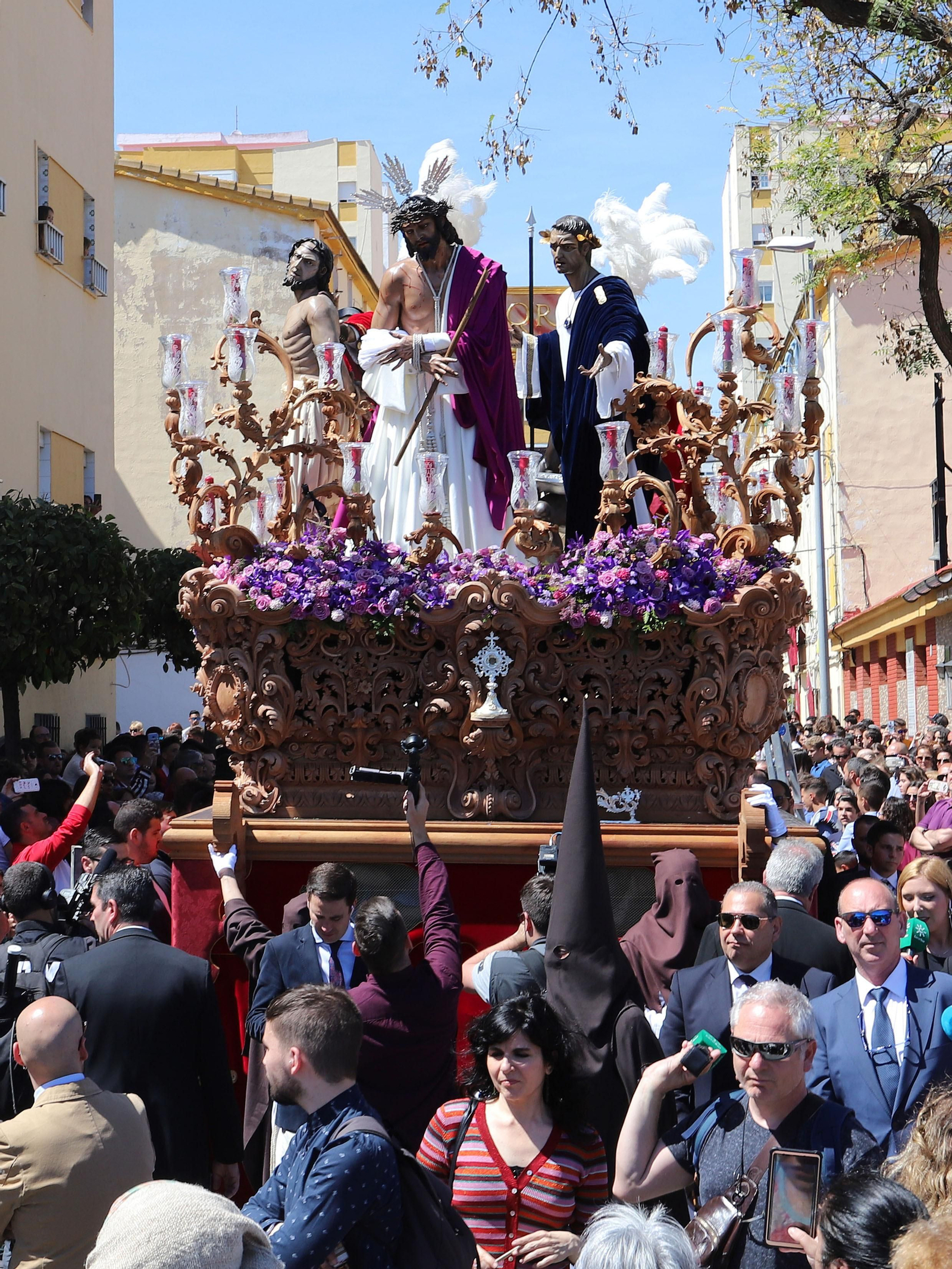 Imágenes de la procesión de La Salud en Huelva