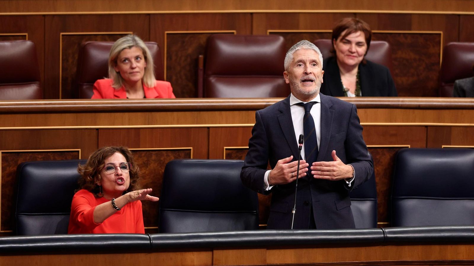 Fernando Grande-Marlaska, ministro del Interior, el 12 de noviembre, en una comparecencia en el Congreso. A su lado, la vicepresidenta María Jesús Montero.