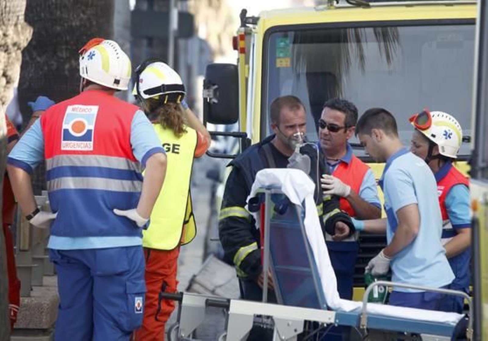 Espectacular incendio en un edificio de la calle Brasil. /Jesús Marín