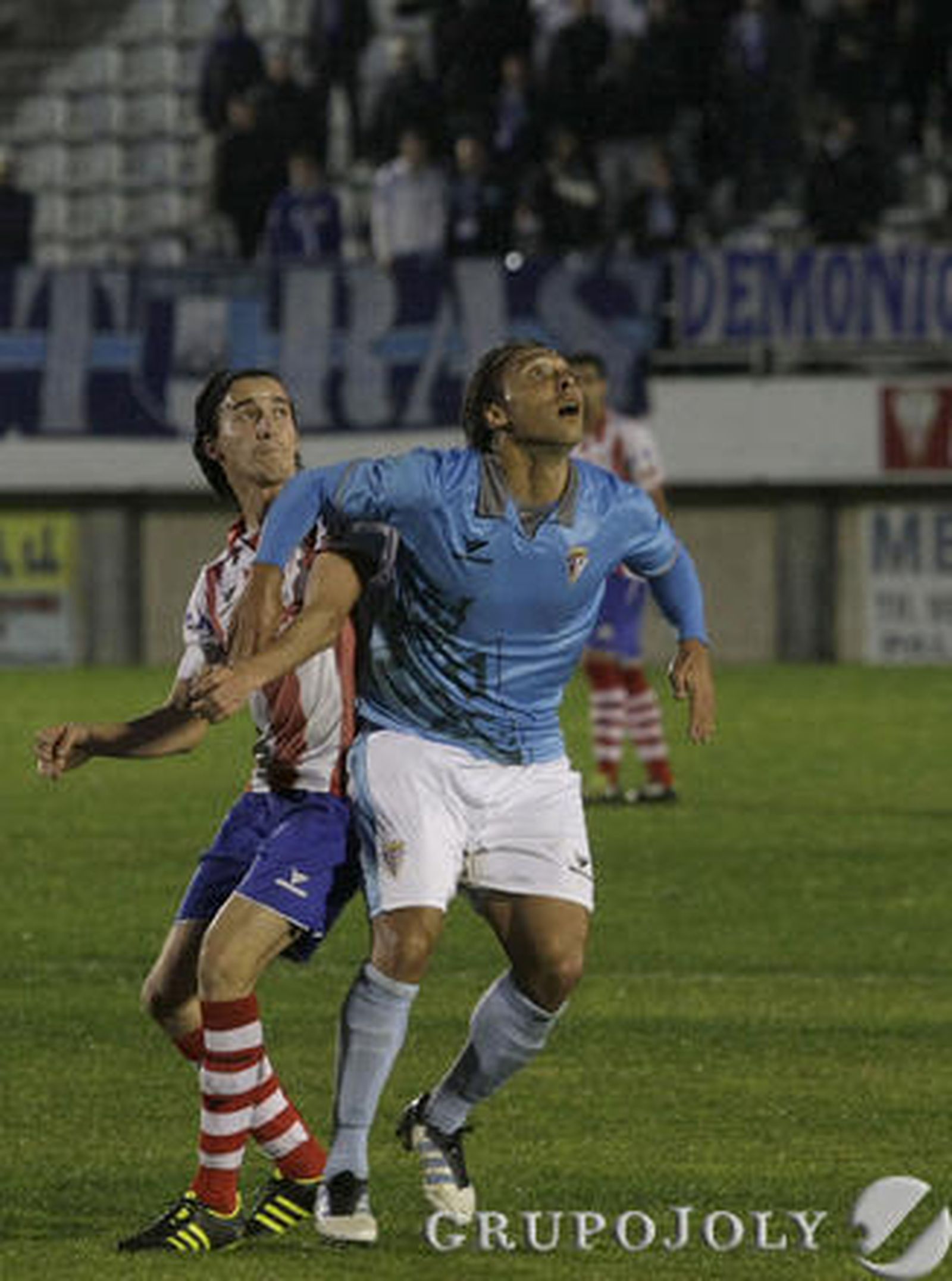 El Algeciras se aleja aún más de la zona de liguilla al perder en el Nuevo Mirador ante el San Fernando./Fotos:Erasmo Fenoy

Foto: Erasmo Fenoy