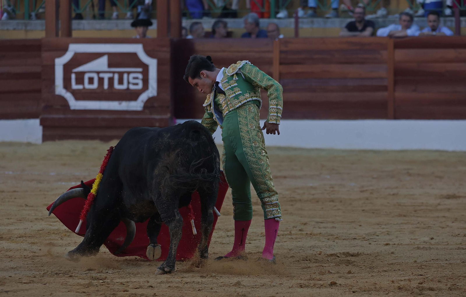 Fotos de la novillada mixta con picadores del sábado de la Feria de La Línea: Ignacio Candelas, Miriam Cabas y Juan Jesús Rodríguez