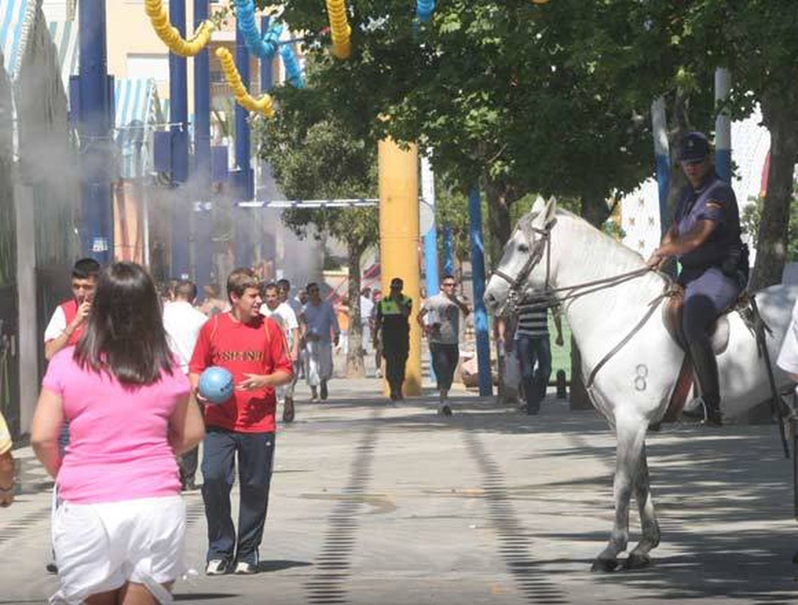 Las casetas cumplen el horario de cierre y siguen los problemas de aforo