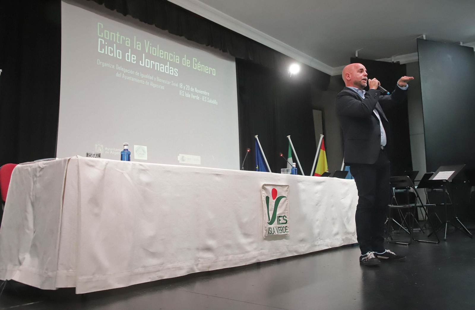 Fotos de la jornada contra la violencia de género en el IES Isla Verde de Algeciras
