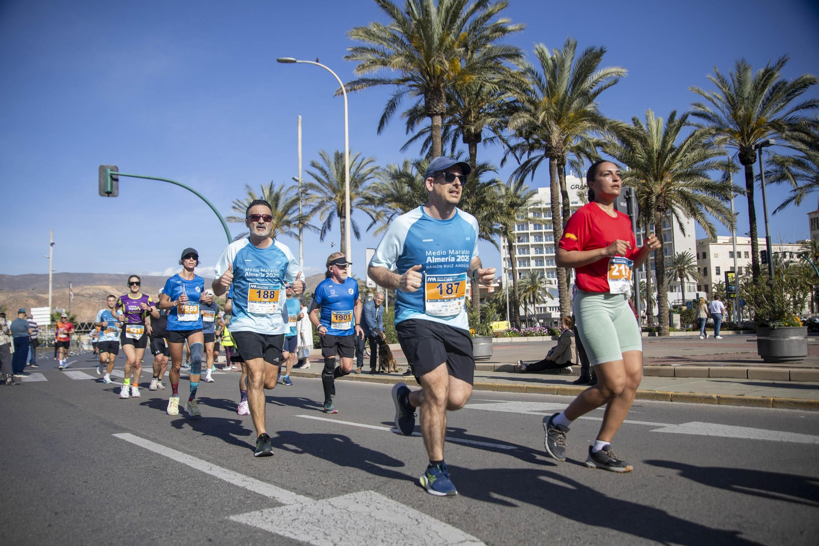 El Medio Maratón de Almería 2025, en imágenes