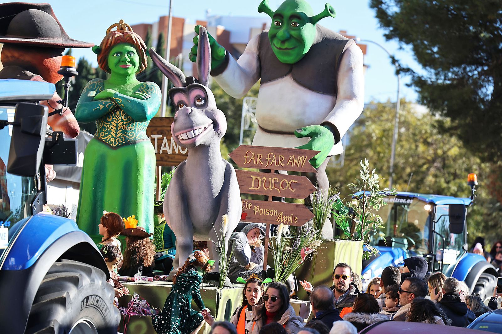 Las mejores fotografías de la salida y recorrido de la cabalgata de Reyes Magos 2026