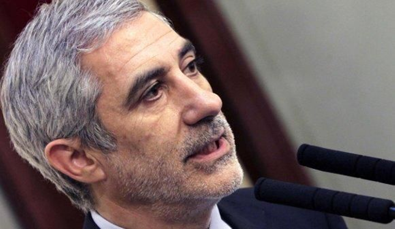 Llamazares: "Sométase a una moción de confianza en lugar de adelantar las elecciones"