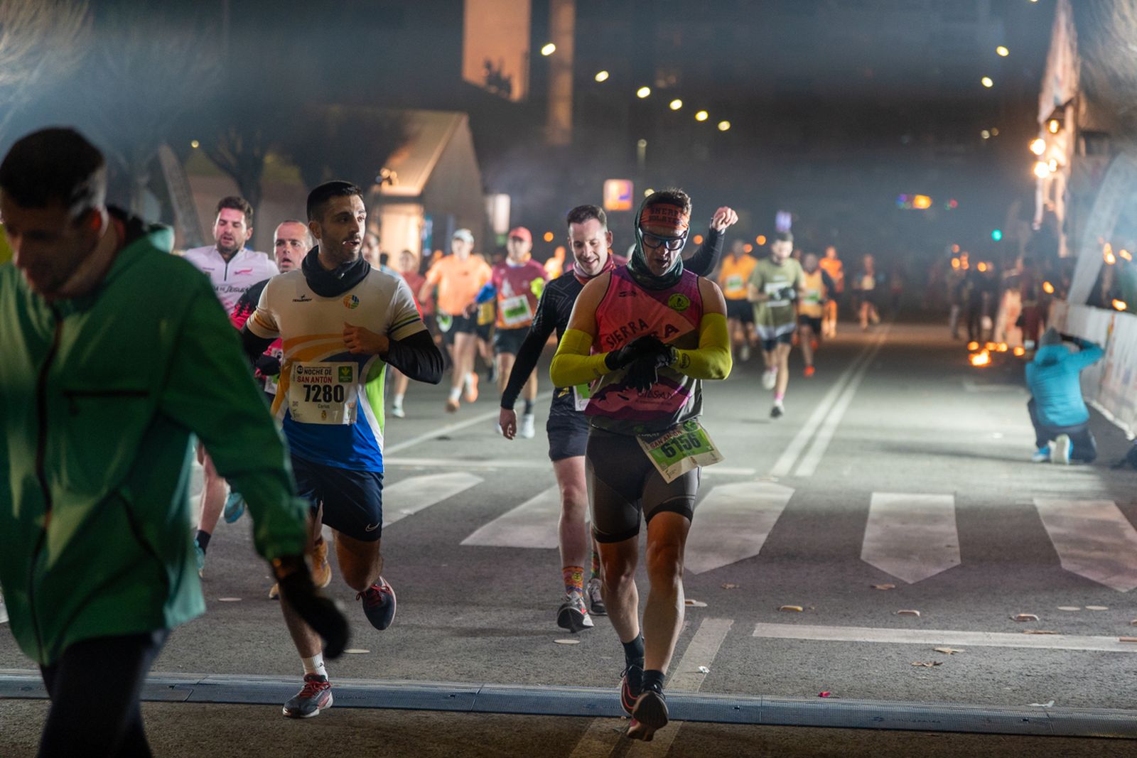 En imágenes: búscate en tu llegada a meta de la Carrera de San Antón 2026 (6)