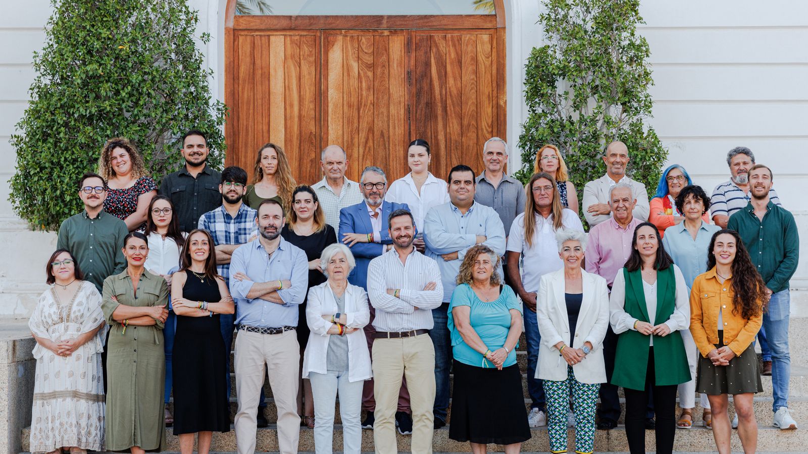 La candidatura de Unión Portuense, en la puerta del Ayuntamiento de El Puerto.