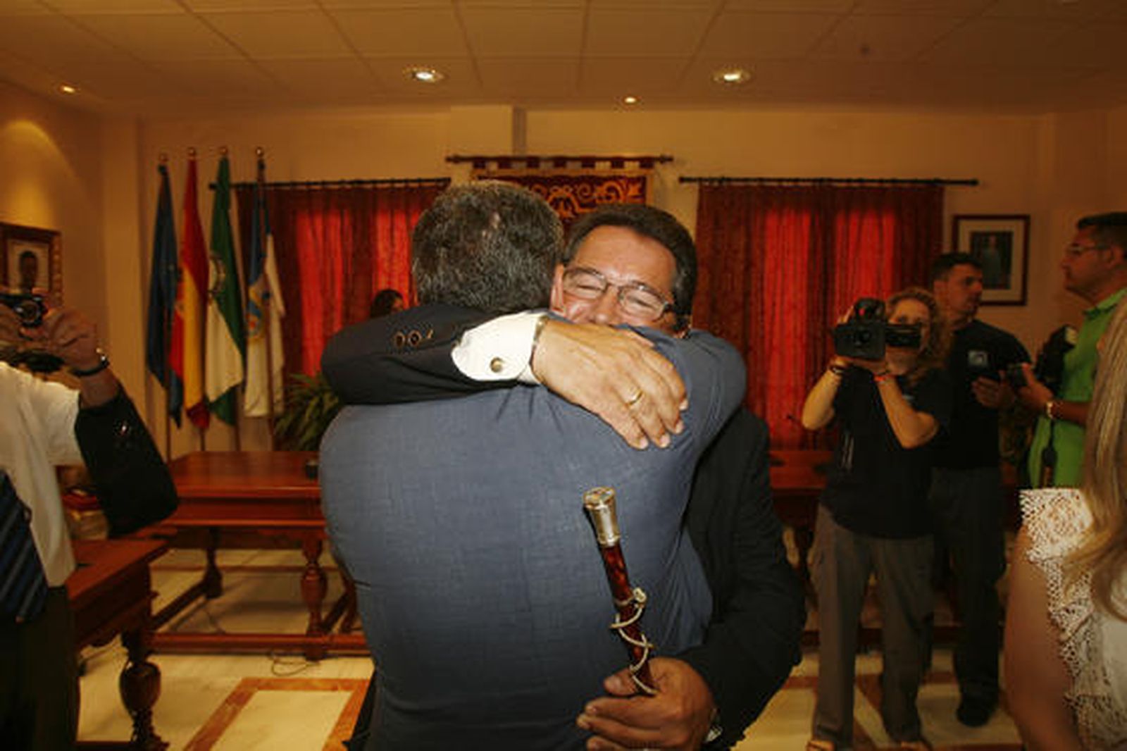 Antonio Peña toma el mando en el Ayuntamiento de Chipiona tras la renuncia de Isabel María Fernández.

Foto: Borja Benjumeda