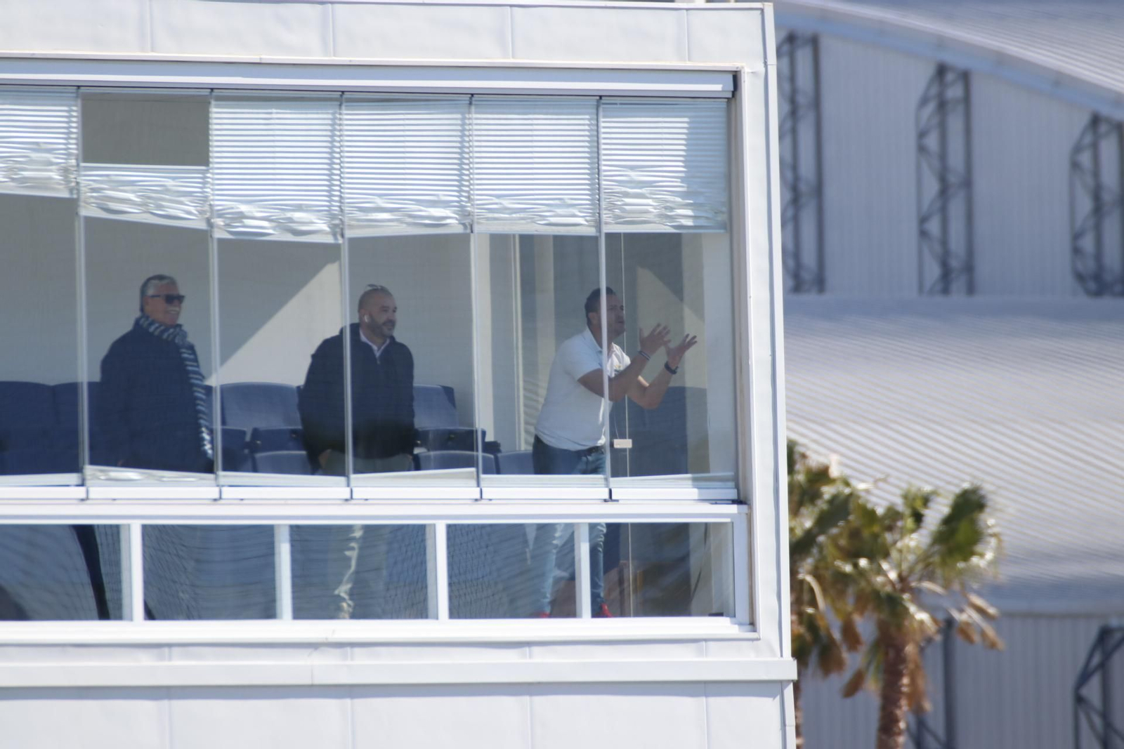 Roger se enzarza con un directivo local que le impide llegar al palco tras ser expulsado