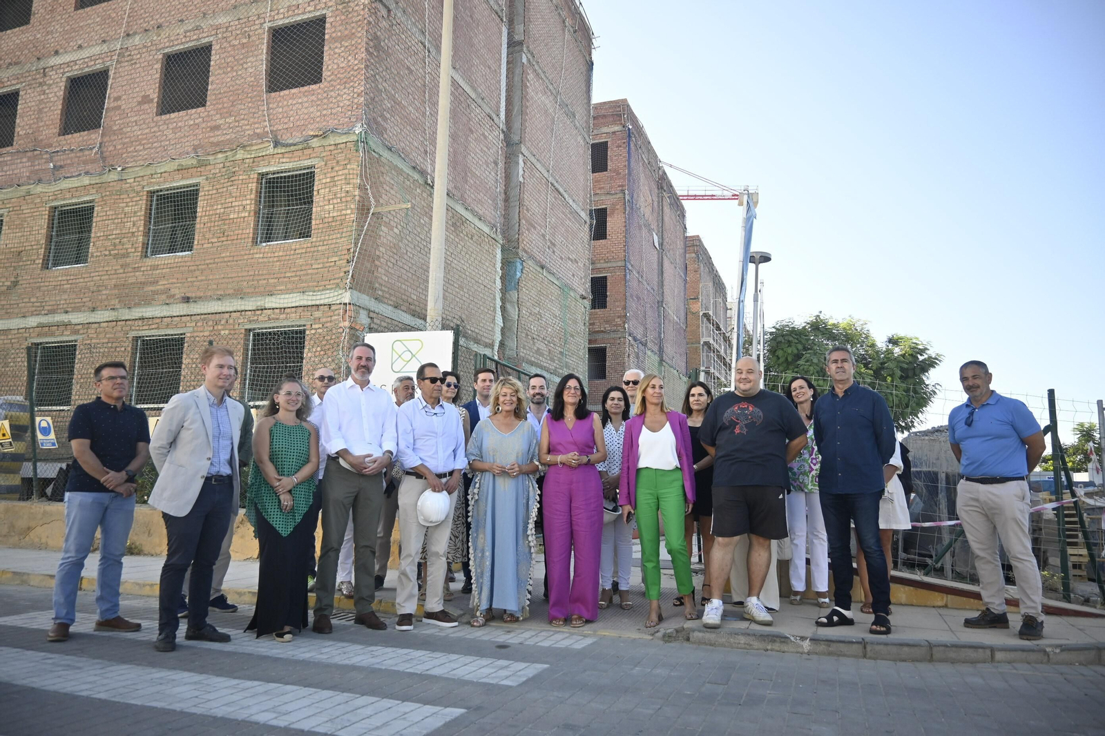 Amelia Martinez y Pilar Miranda visitan las obras de proyecto de residencia en el Campus del Carmen, en imágenes
