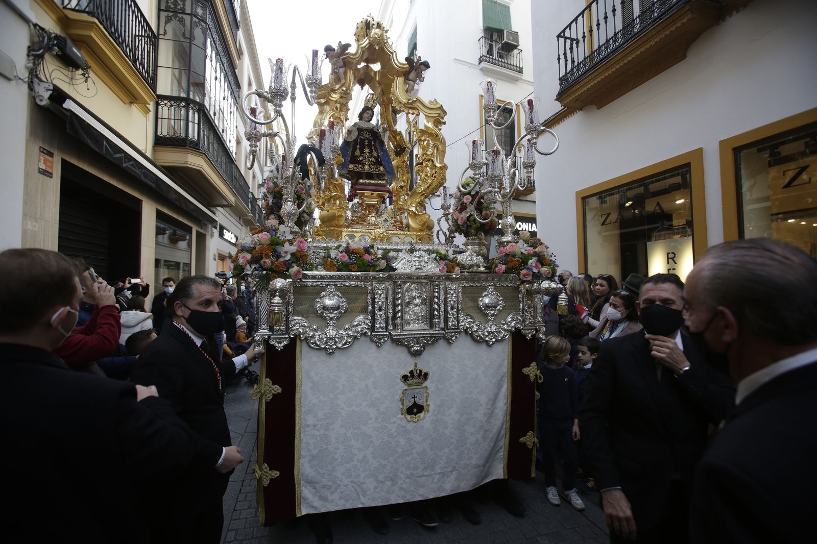 Niño Jesús de Praga, Santo Angel