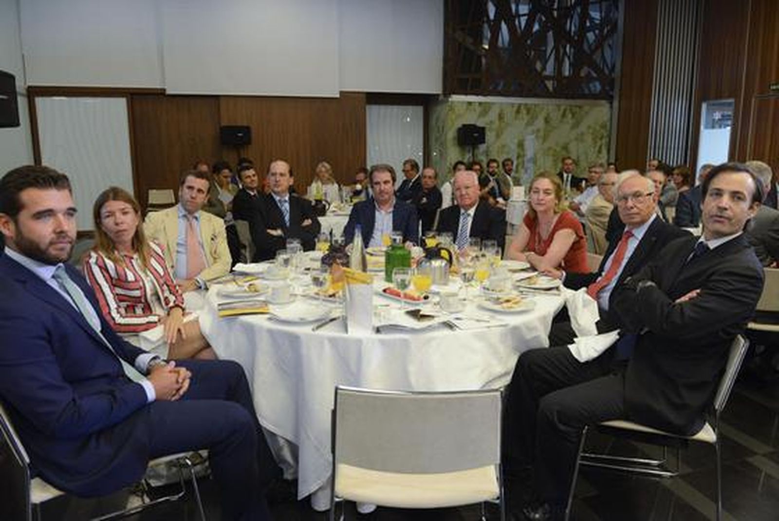 Rodolfo Hernández, Mar Díez, el notario Íñigo Fernández de Córdova, Juan Jerónimo Bocunaco, Juan José Fontán del Junco, el procurador Fernando Lepiani Sánchez, Concha Ribelles, José Arcos Masa y Álvaro Osborne. 

Foto: Joaquin Hernandez Kiki