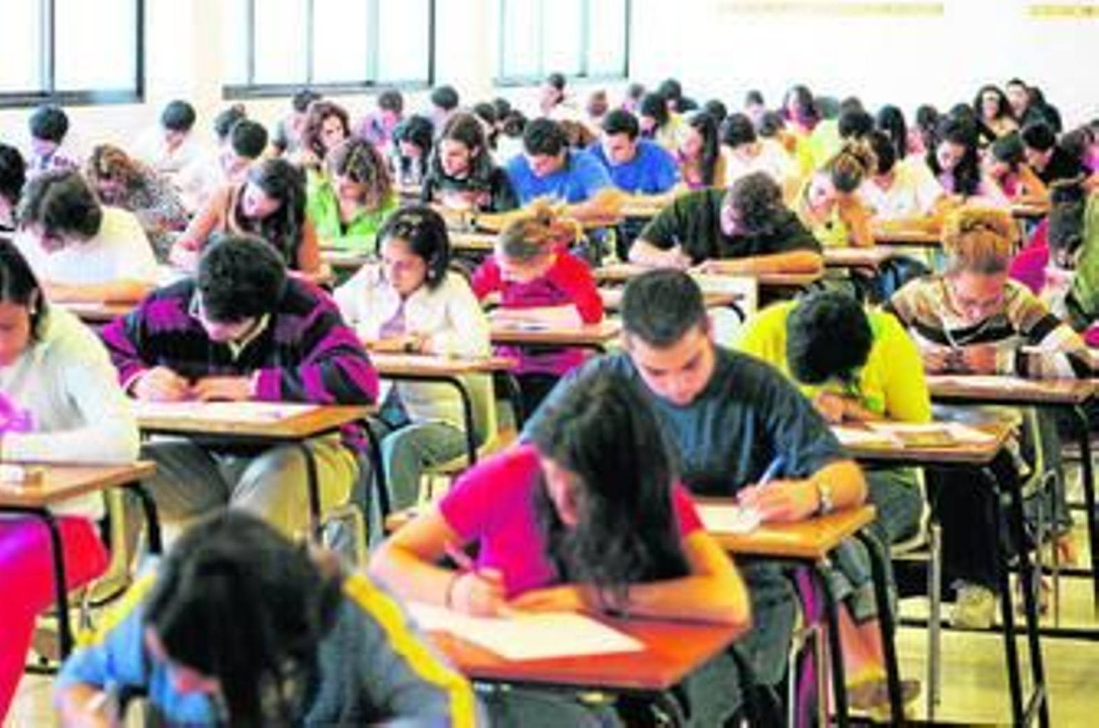 Alumnos de Bachillerato durante un examen.