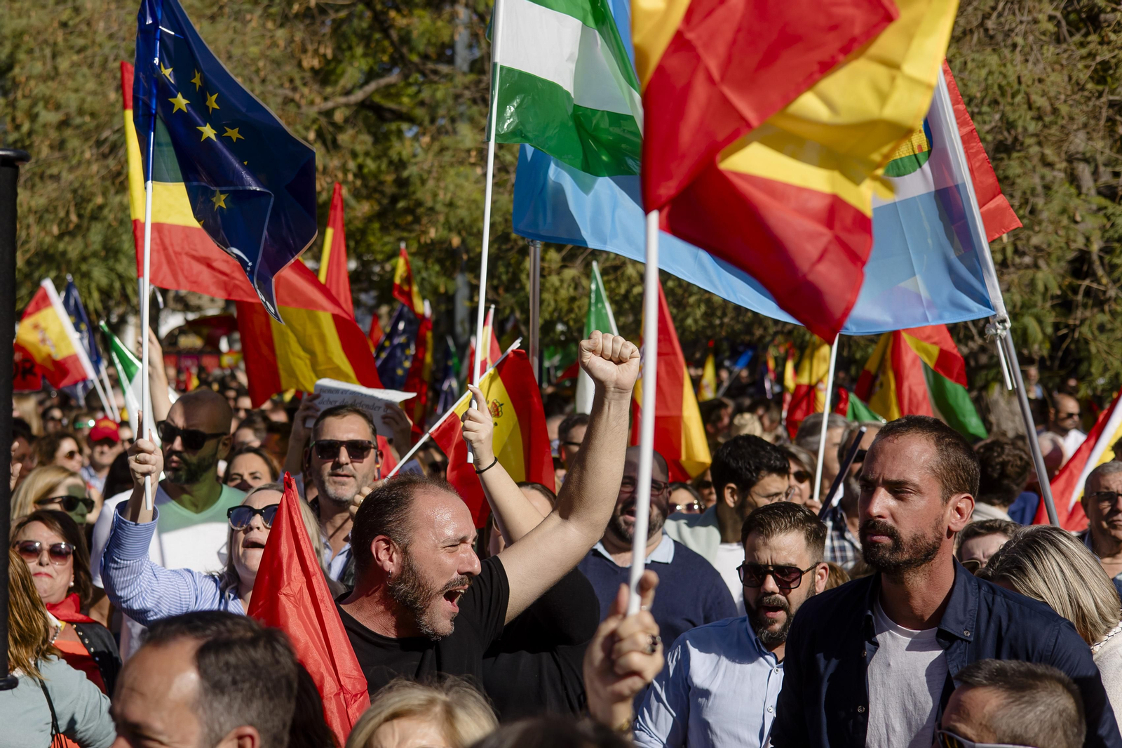 La concentración contra la amnistía en Cádiz en imágenes.