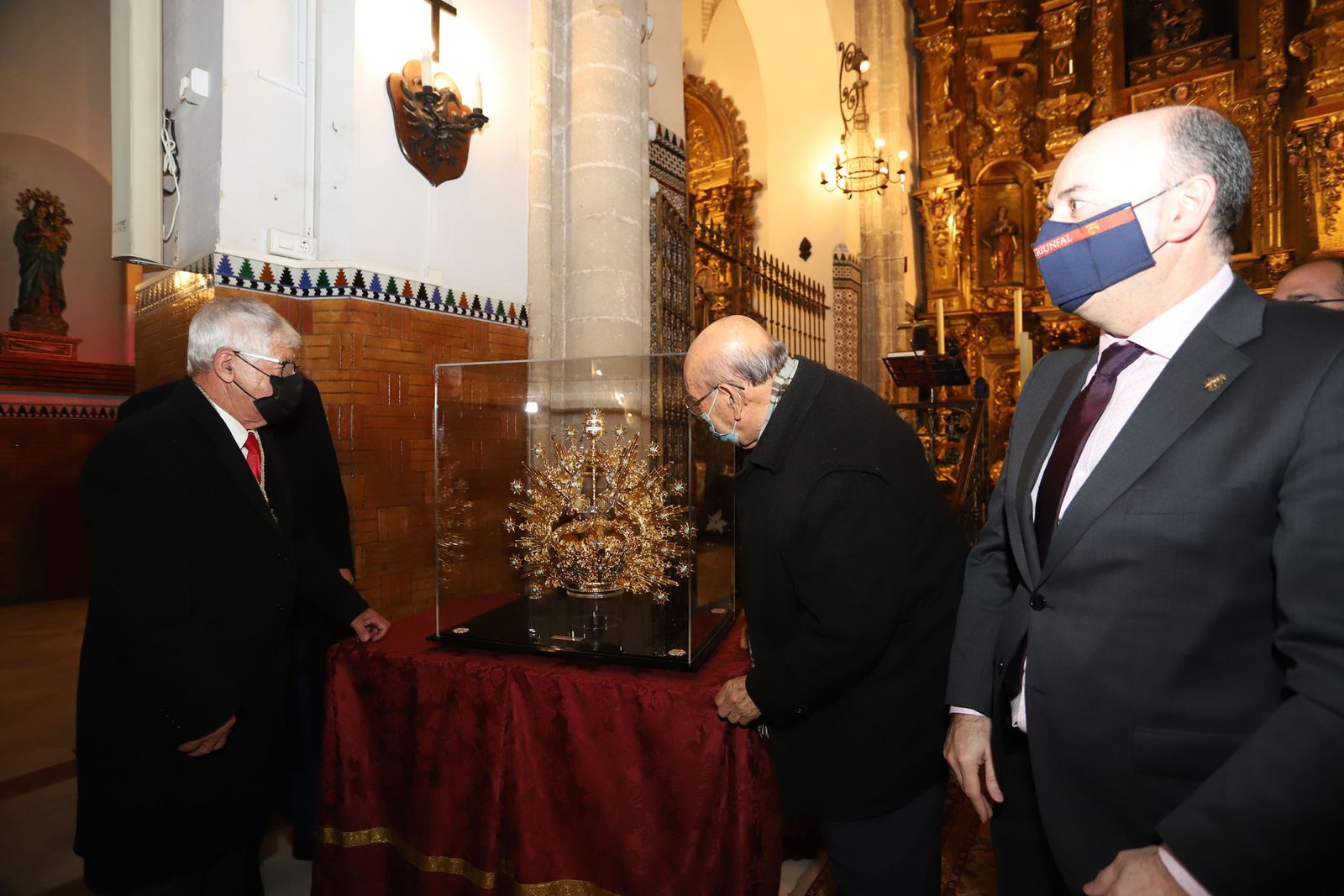 Bendecida la nueva corona de Nuestra Señora de los Ángeles