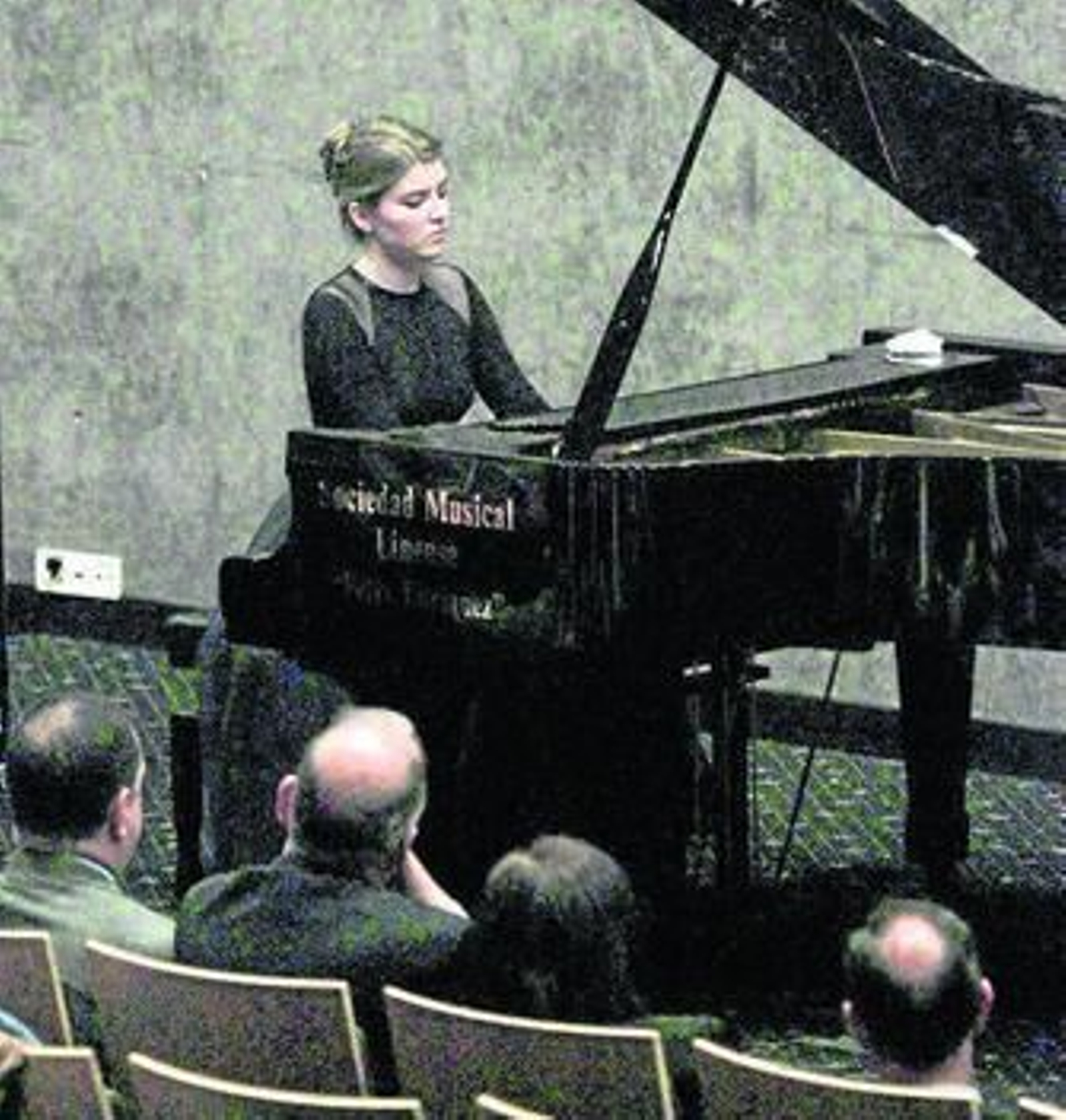 Imagen de la pianista, ayer en el Palacio de Congresos.