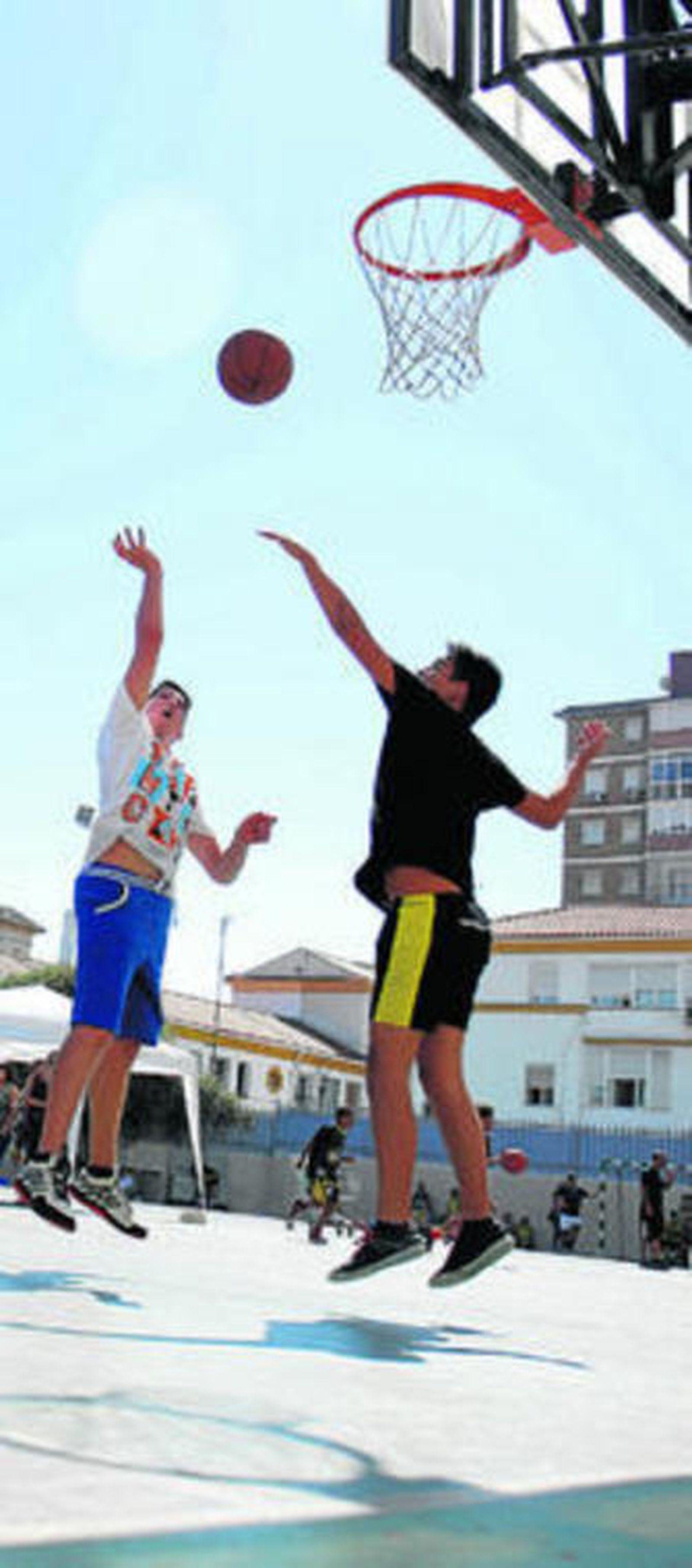 Una entrada a canasta.