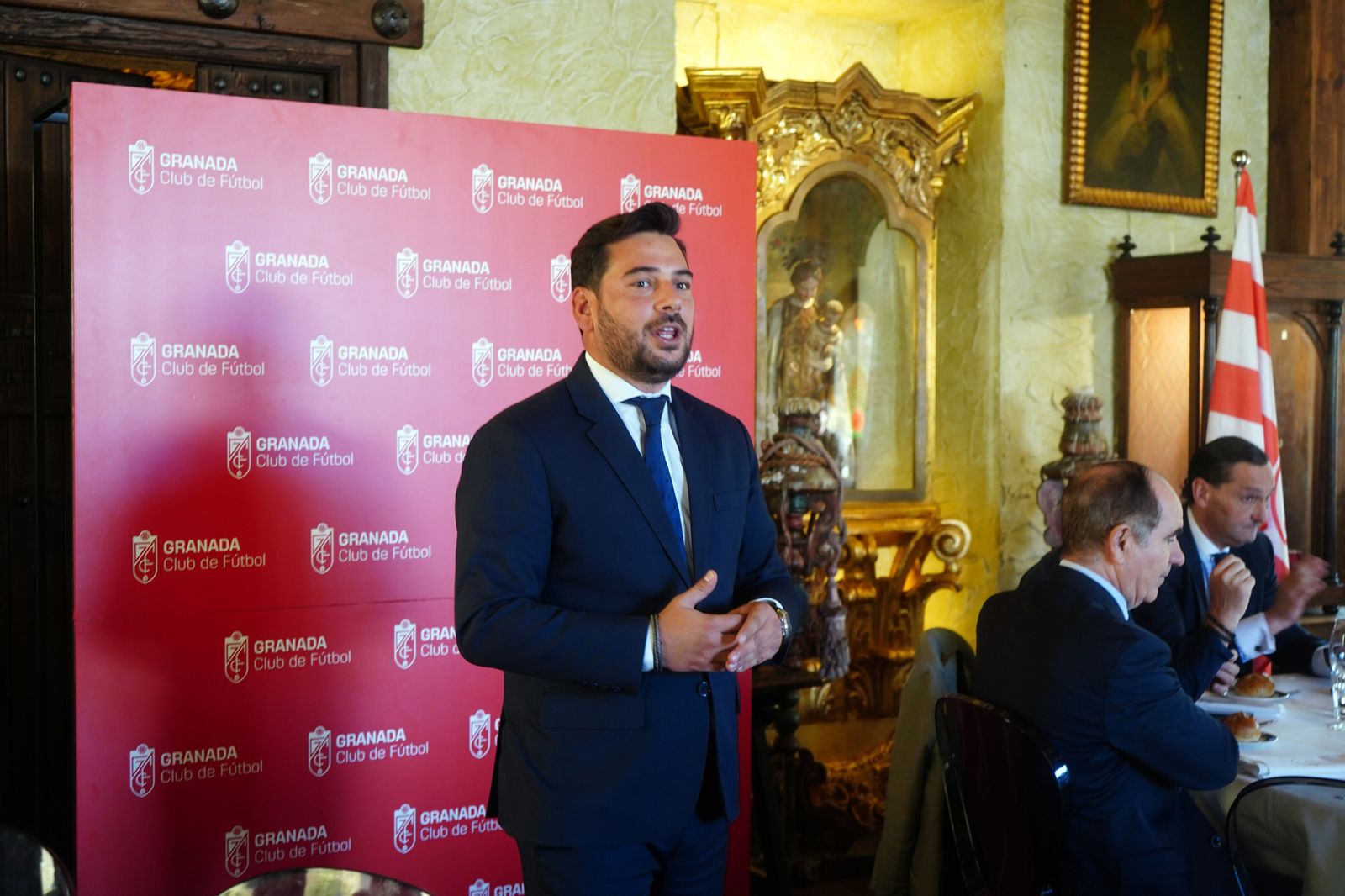 Las mejores imágenes del acto a los abonados del Granada CF con 25 y 50 años de antigüedad