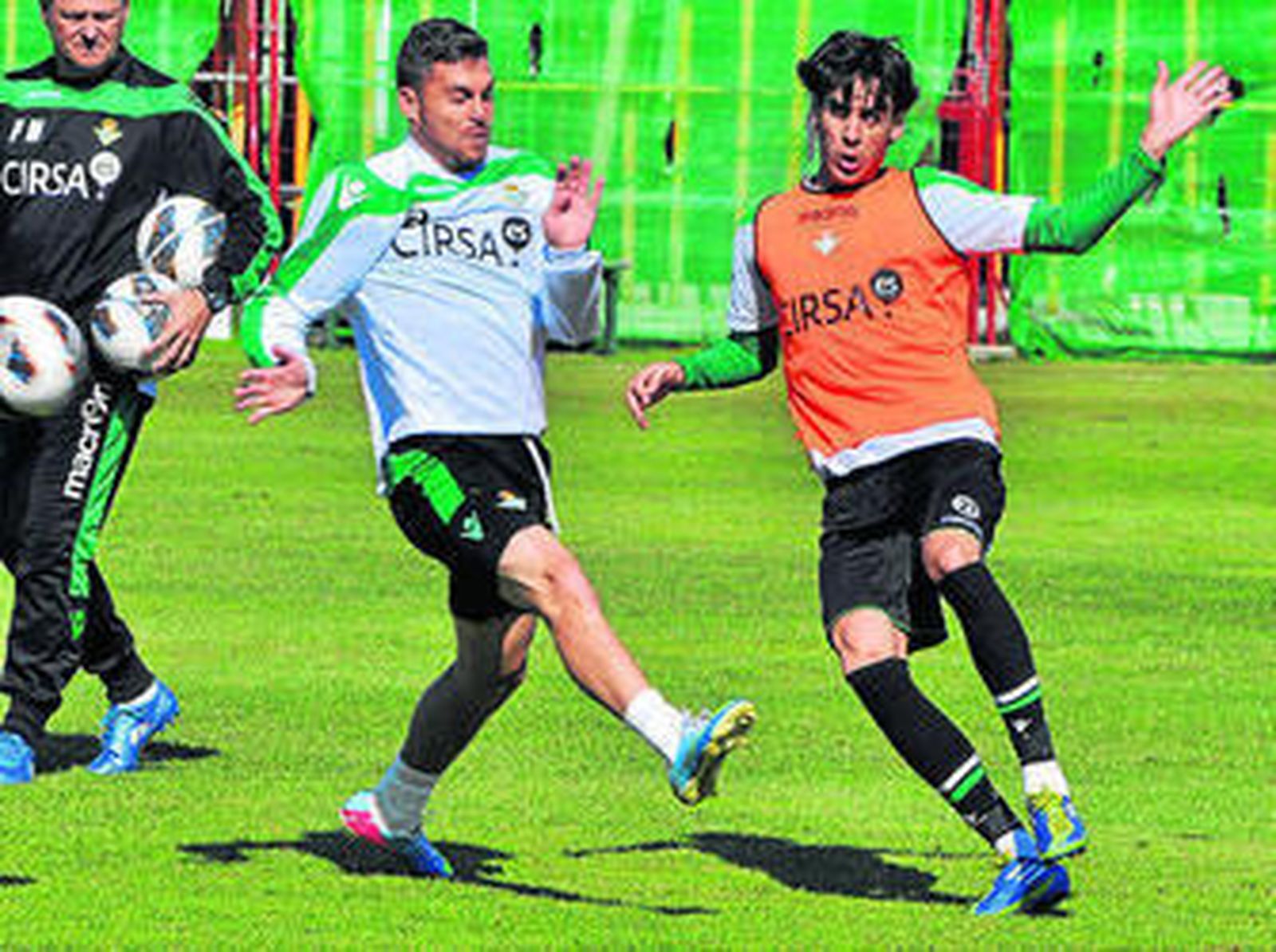 Eder Vilarchao, junto a Chica, en un entrenamiento.